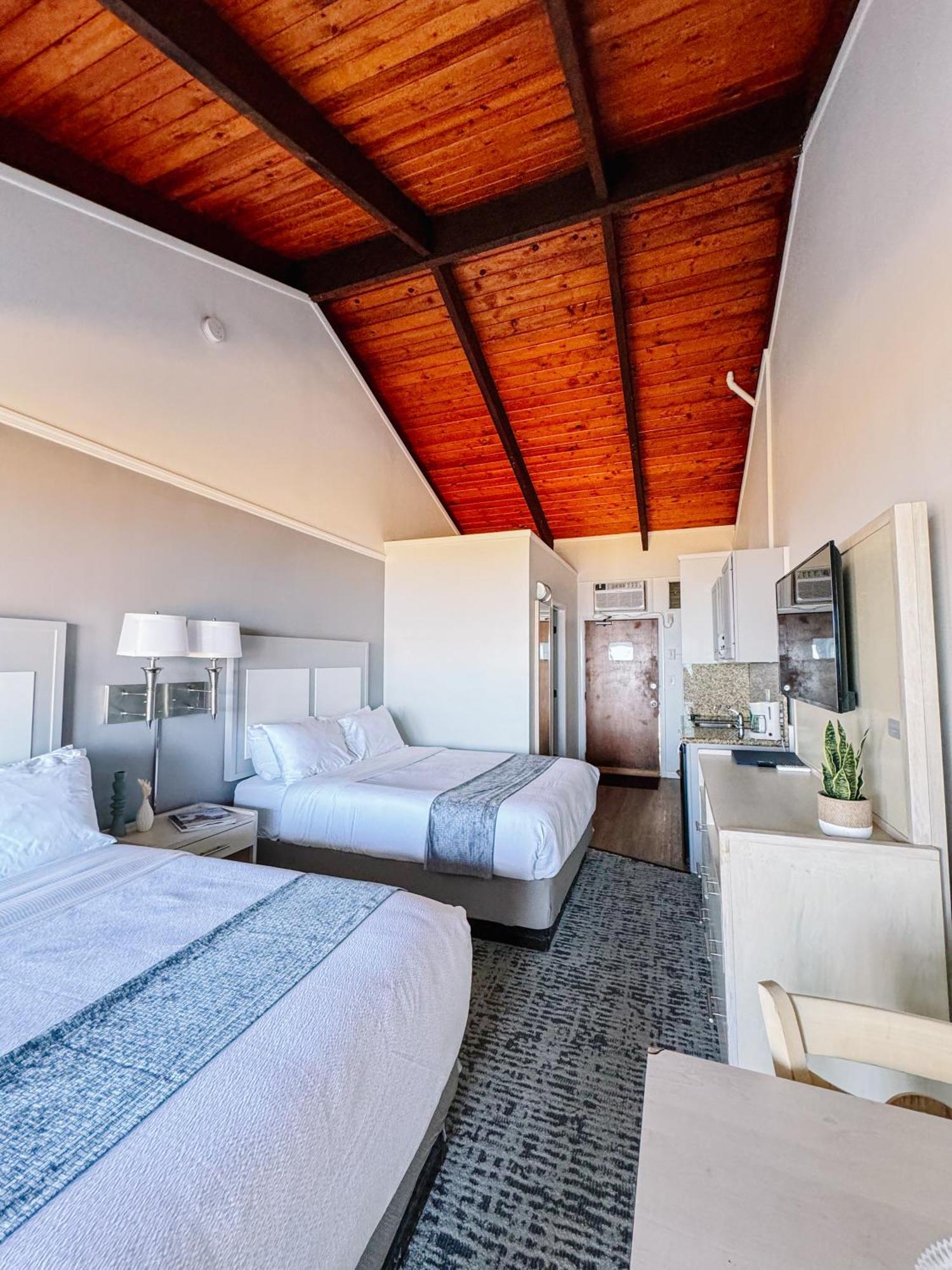 Queen Room Two Queen Beds Ocean Front