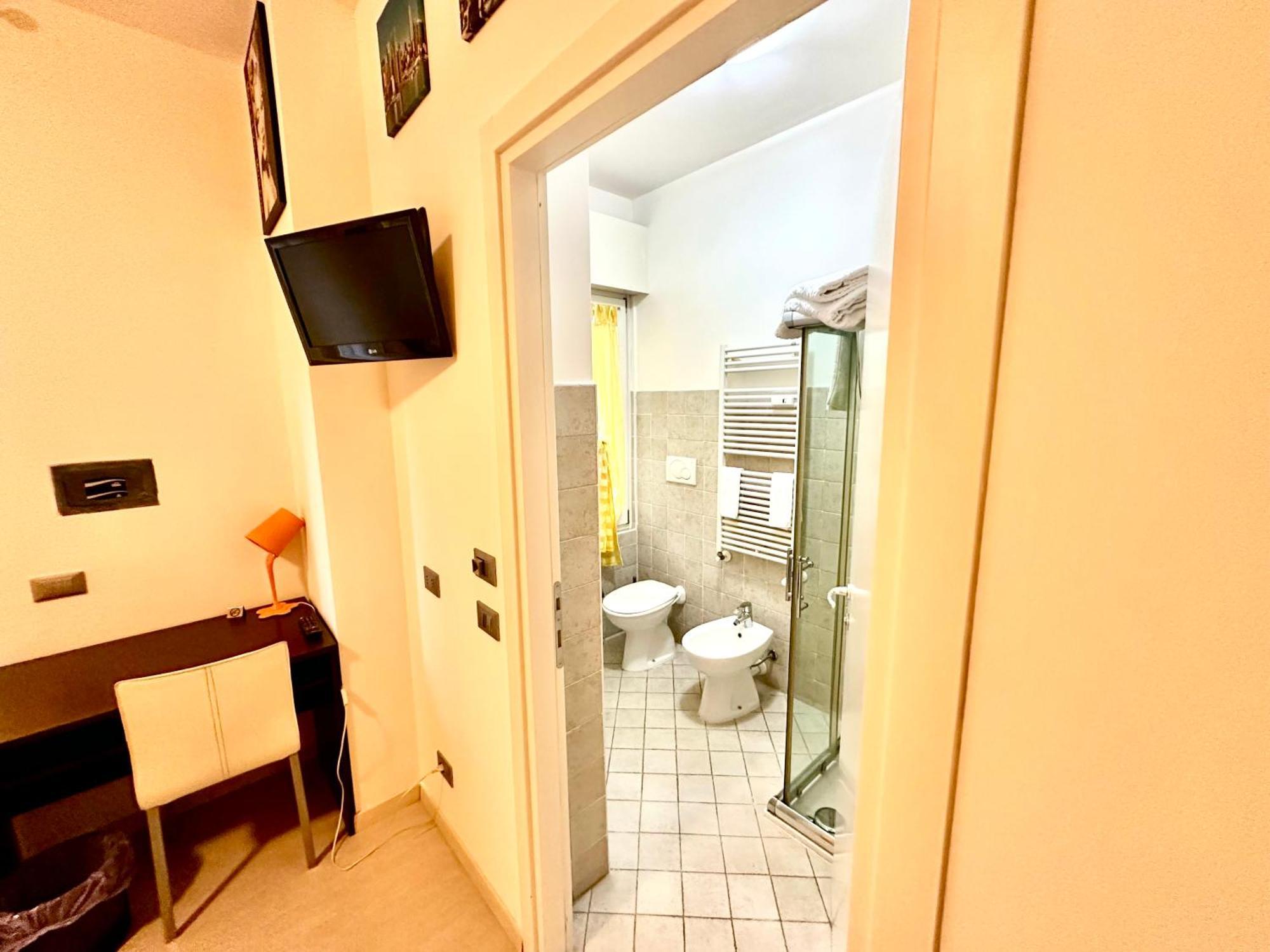 Double Room Private Bathroom