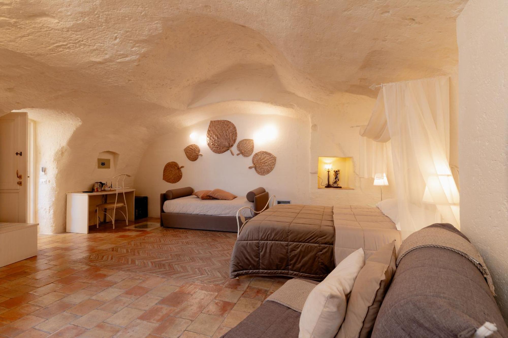 Superior Double Room Cave
