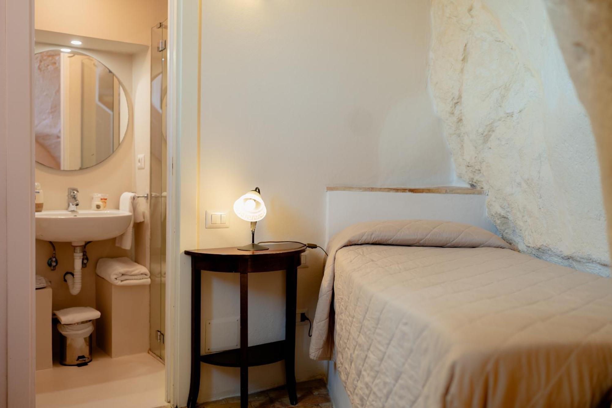 Small Single Room Cave