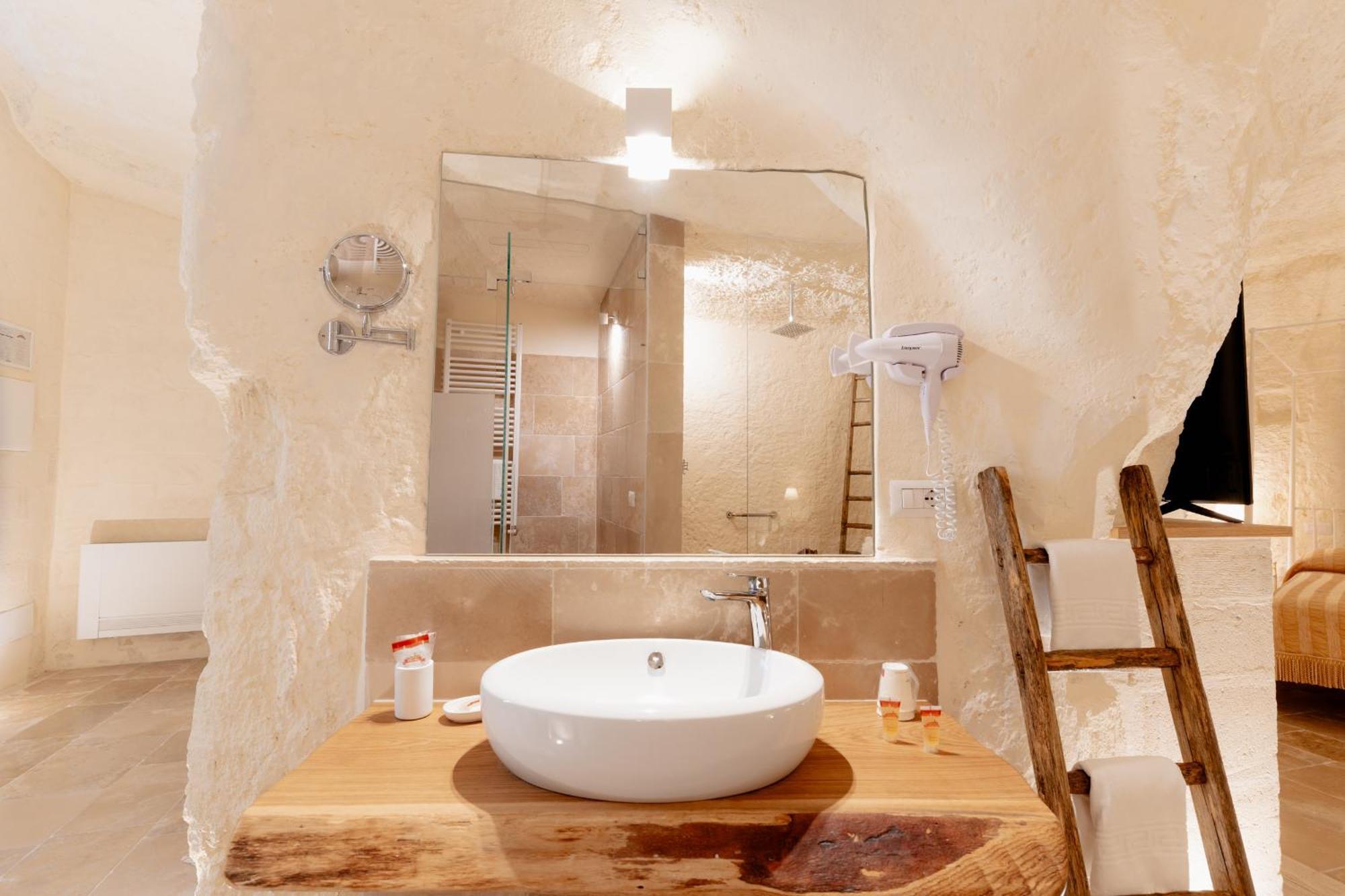 Junior Suite Cave