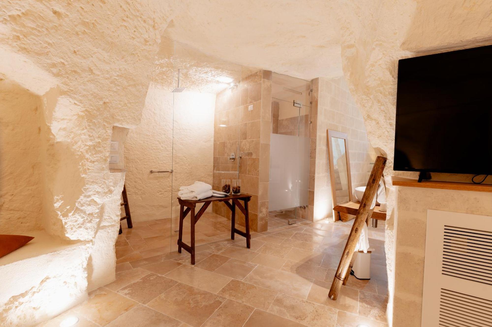 Junior Suite Cave