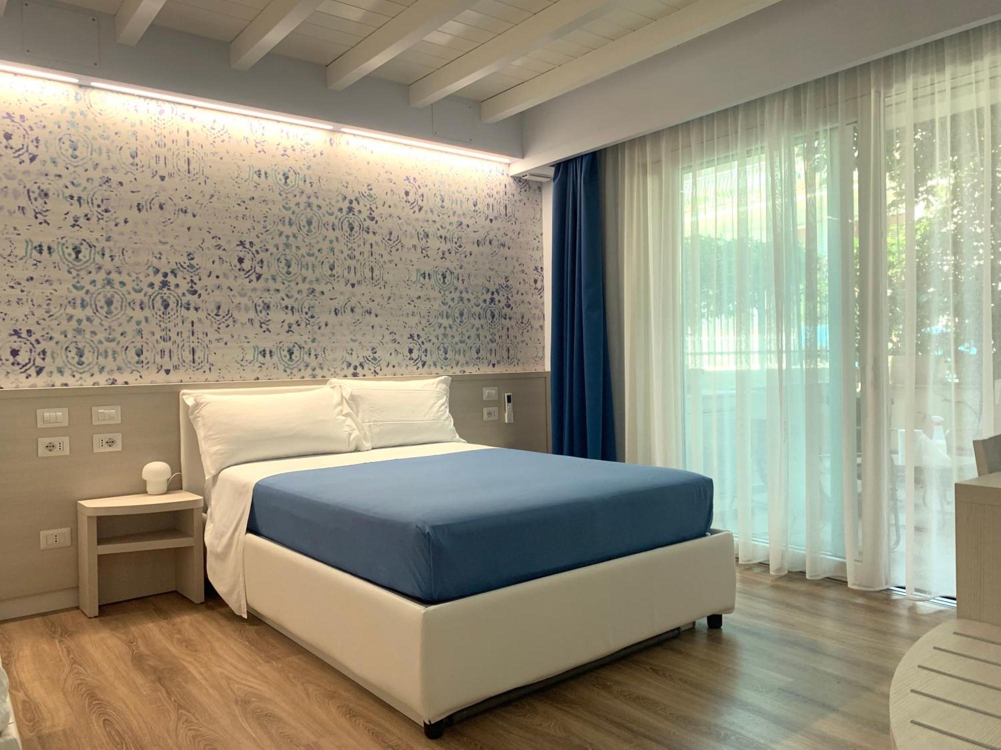 Comfort Triple Room Shower