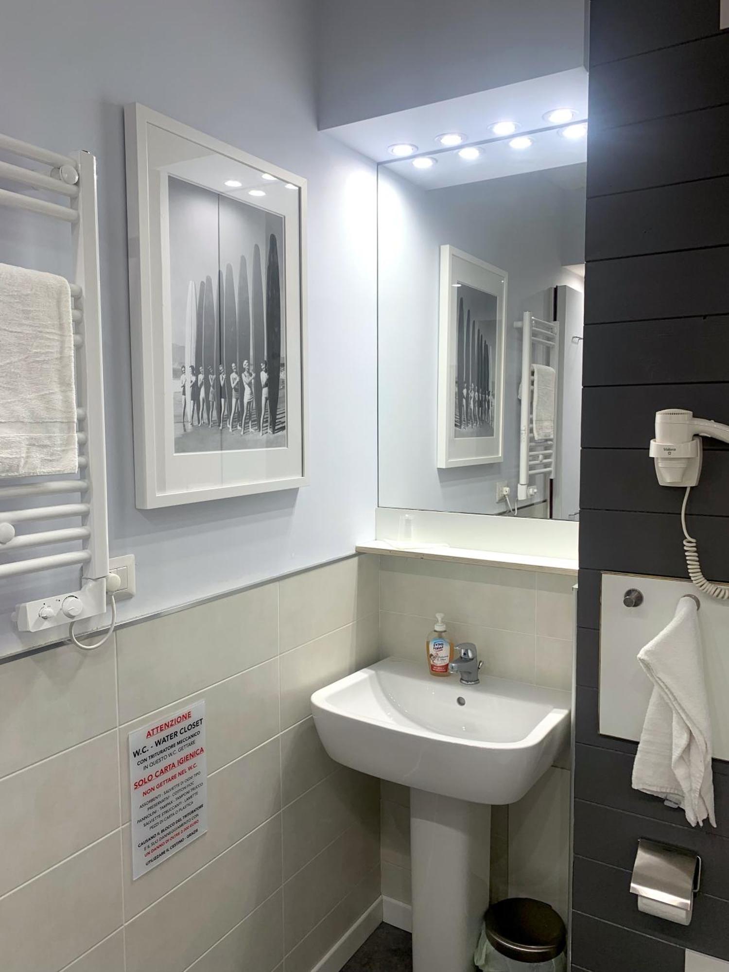 Comfort Triple Room Shower