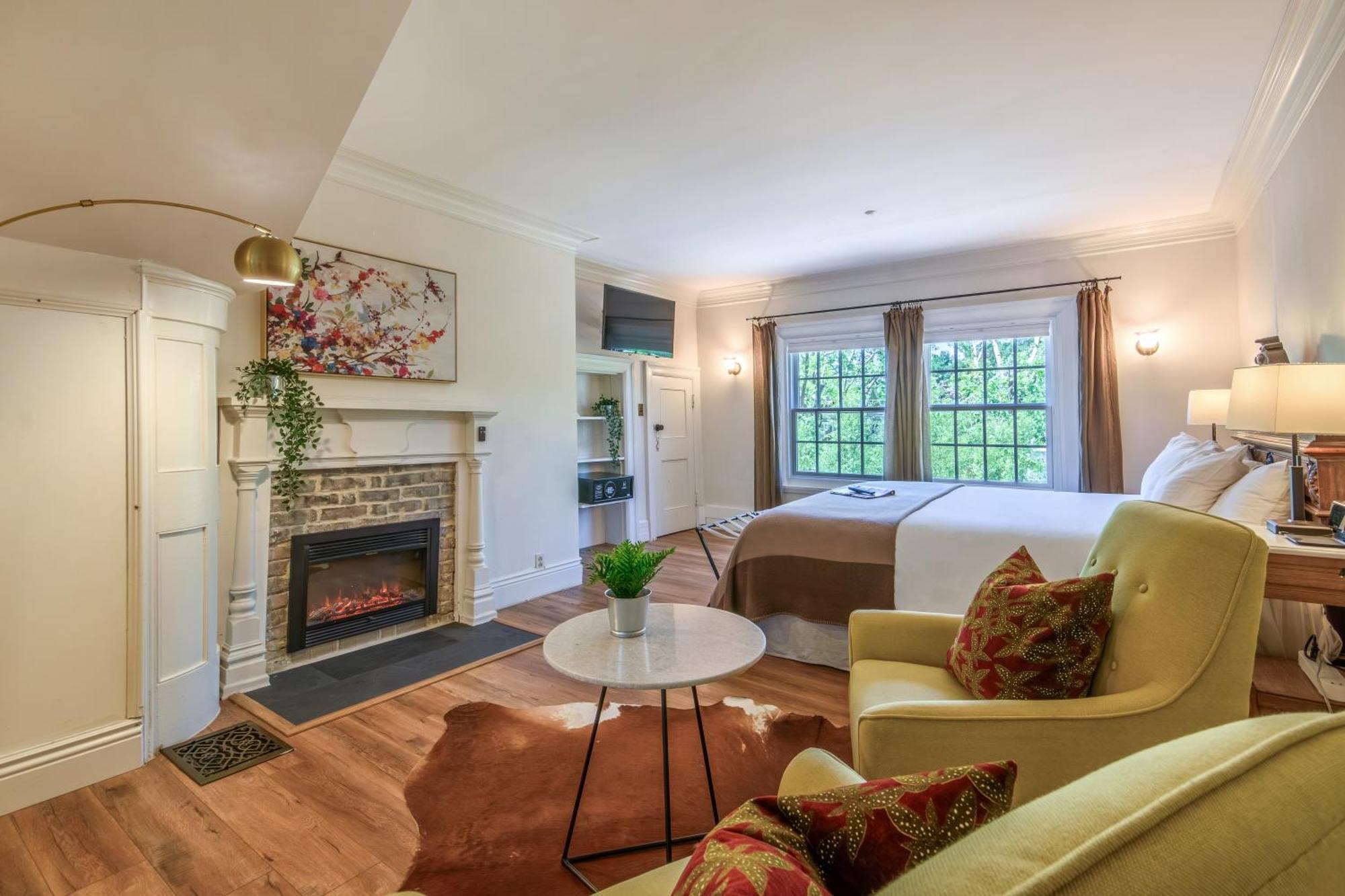 Deluxe King Room