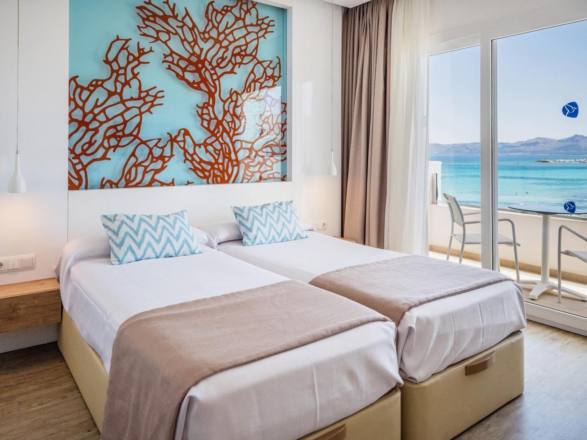 Twin Room Lateral Sea View