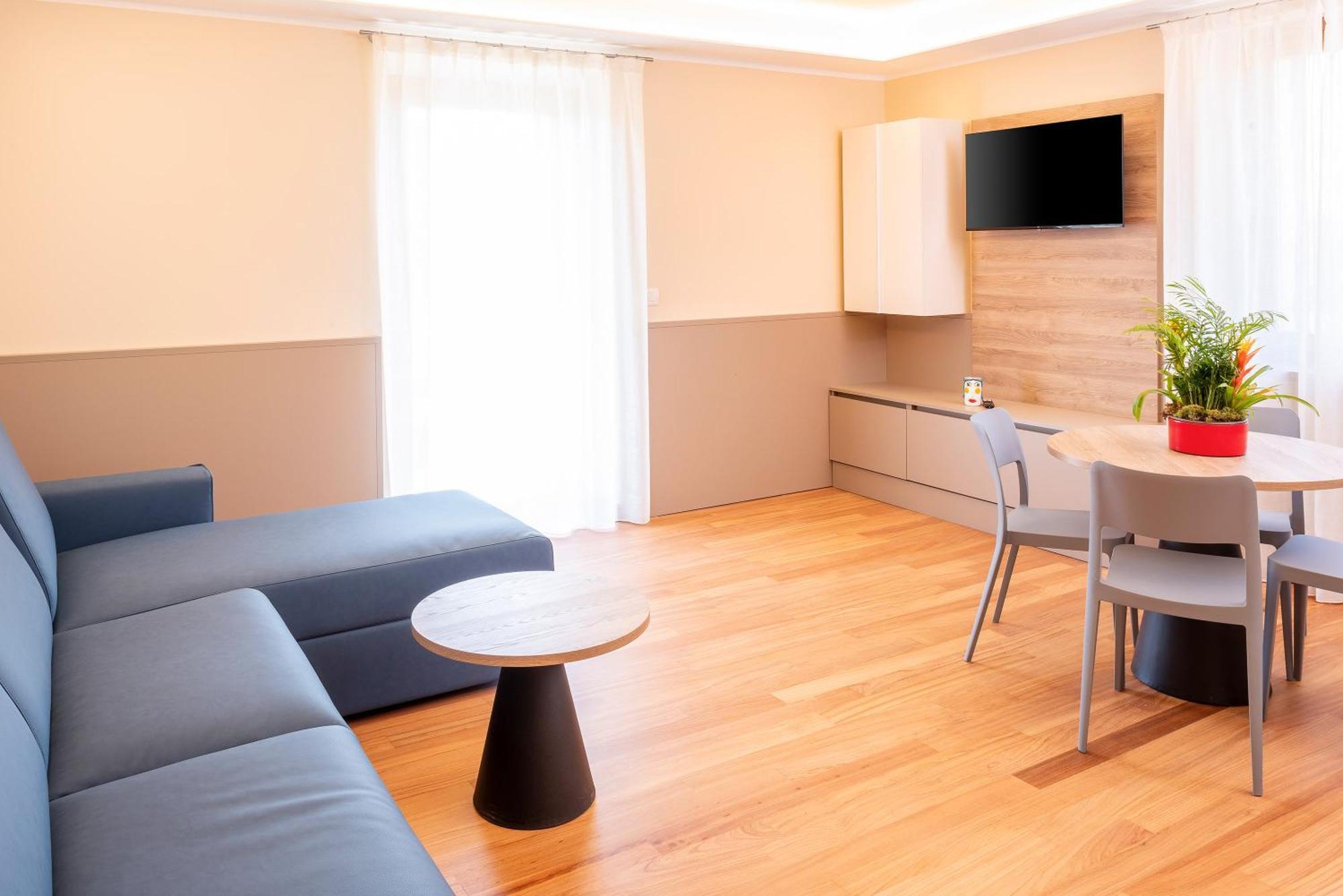 One-Bedroom Deluxe Apartment