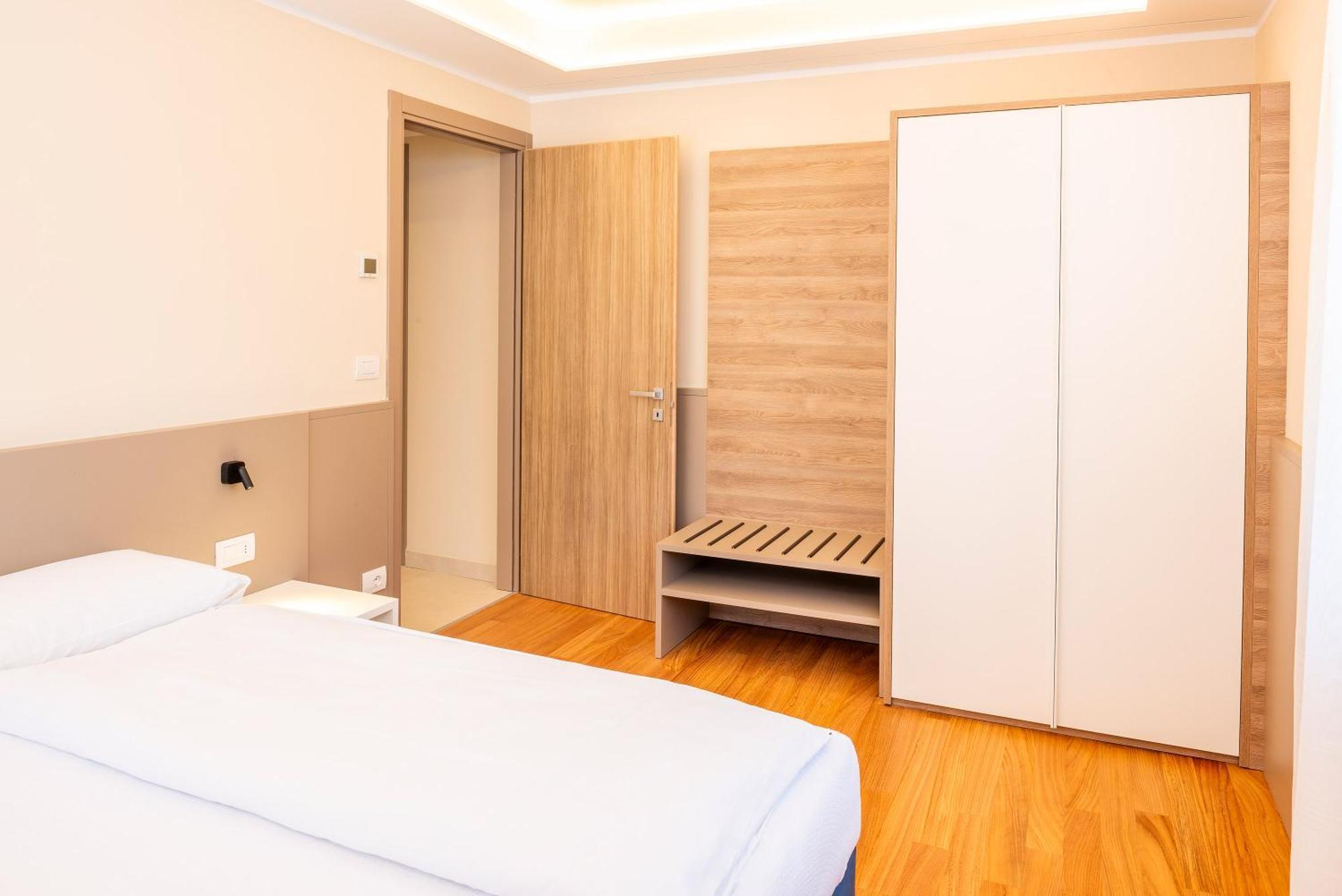 One-Bedroom Deluxe Apartment