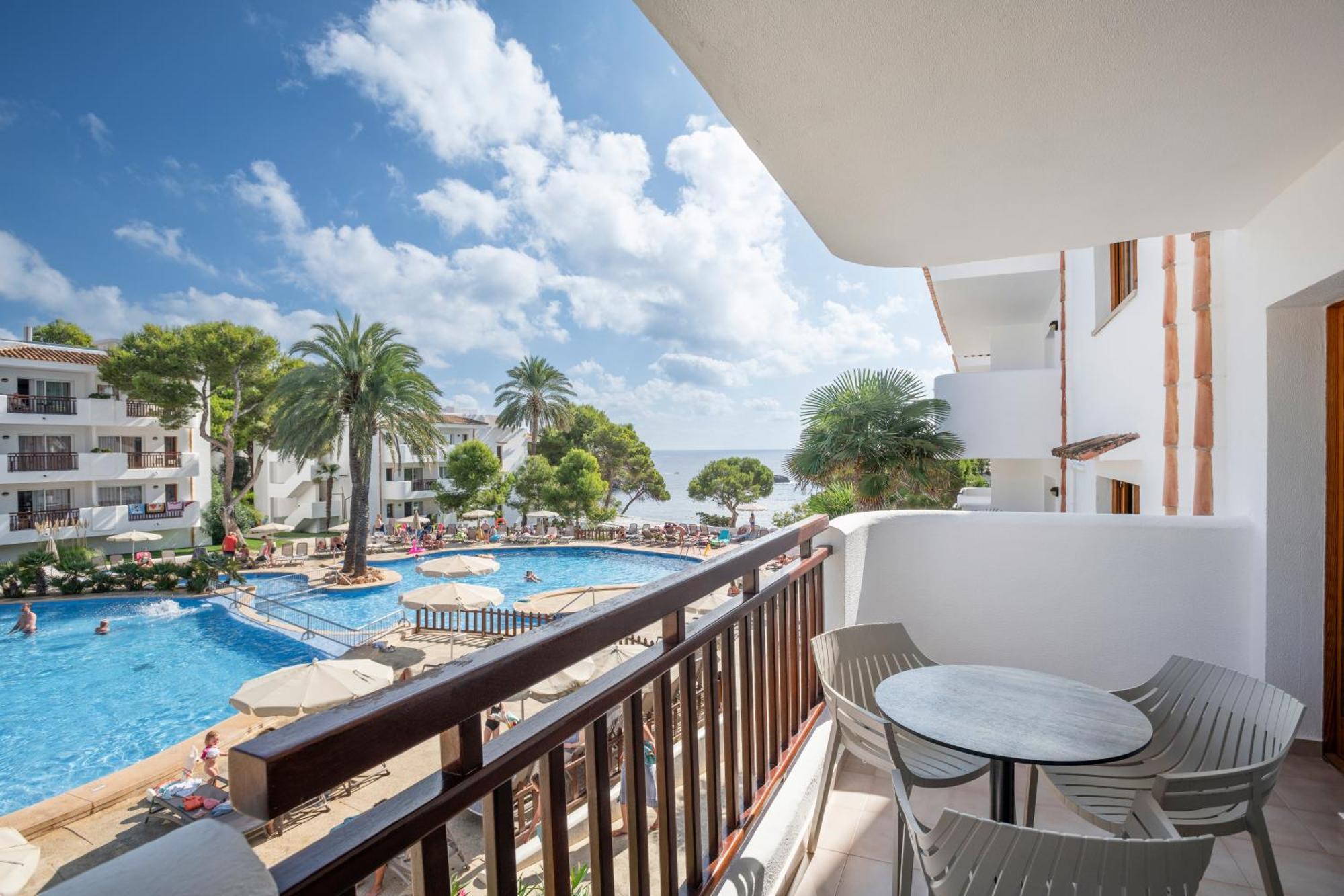 Premium Studio Pool View
