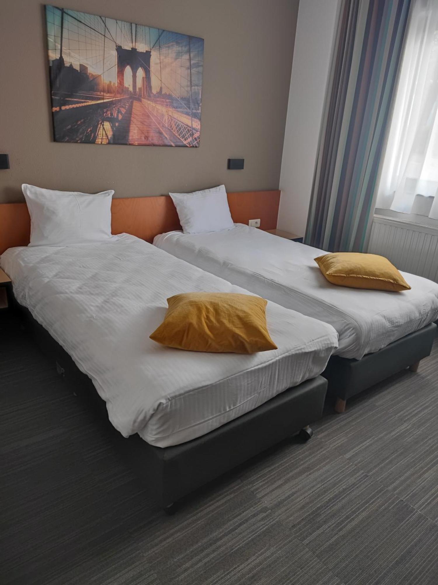 Twin Room,1601682777:JPEG
