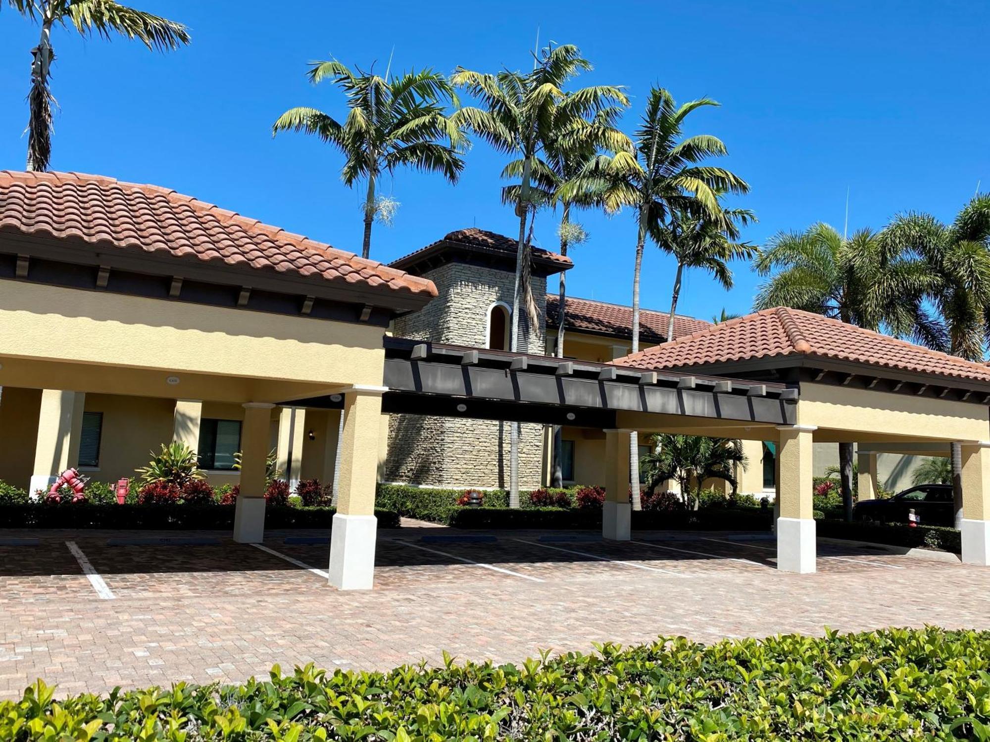 3 bedroom cottage- Pool side