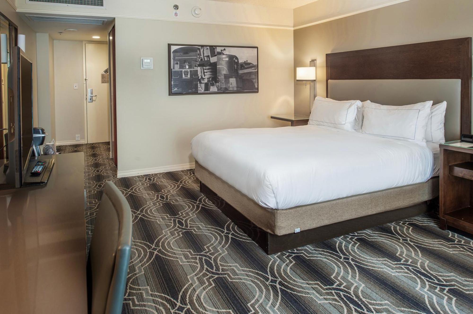 Deluxe King Room Garden View