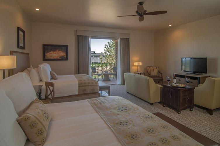 Queen Suite Two Queen Beds