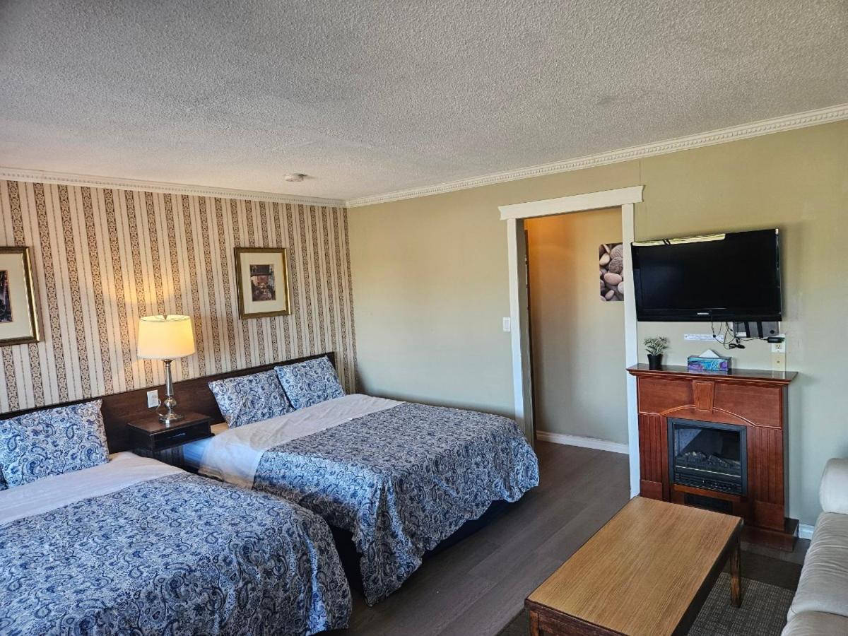 Standard Queen Room Two Queen Beds