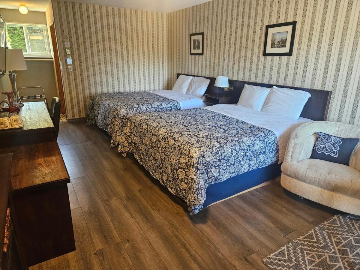 Standard Queen Room Two Queen Beds