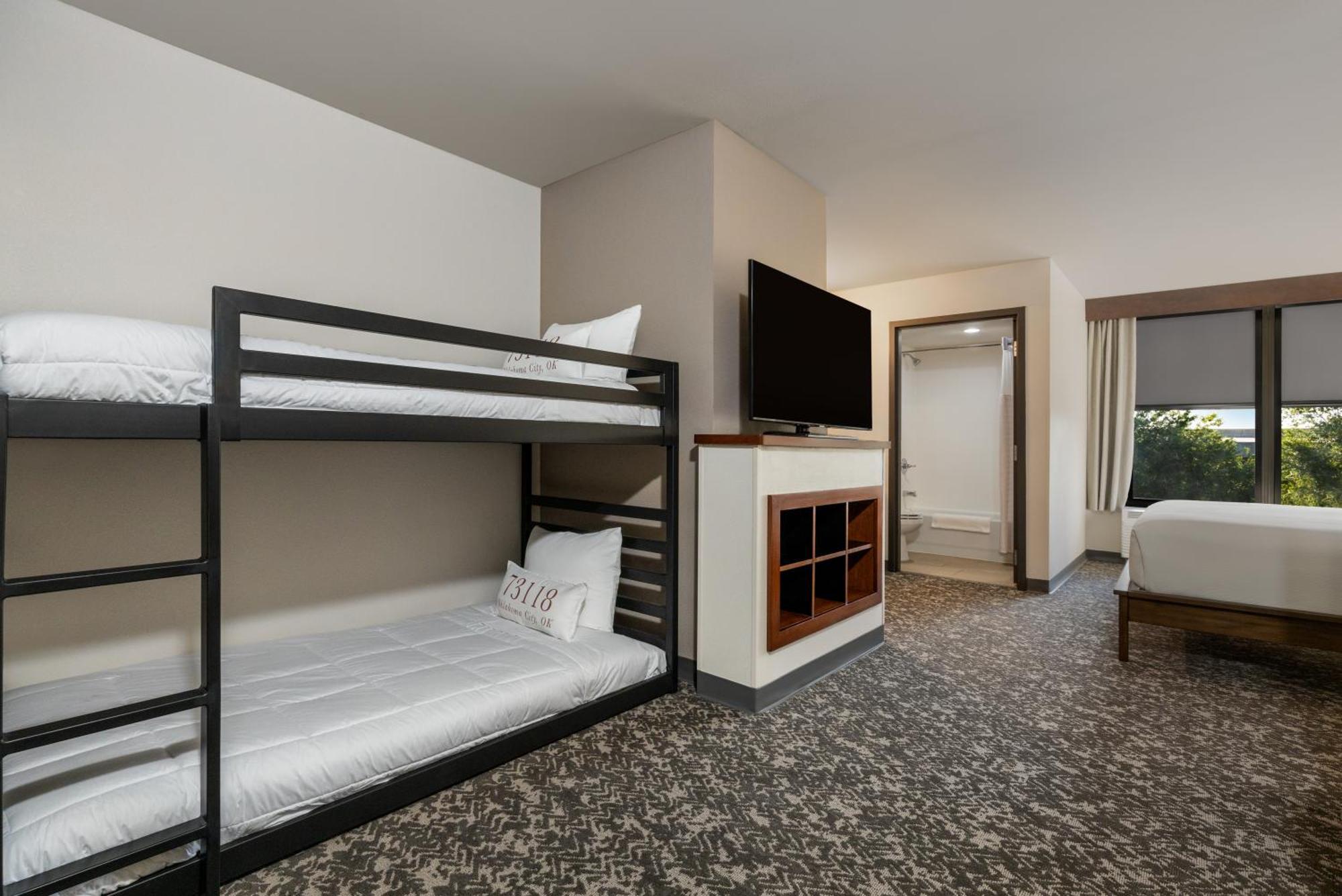 King Bunk Studio 1 King Bed & Twin Bunks,1602989260:JPEG