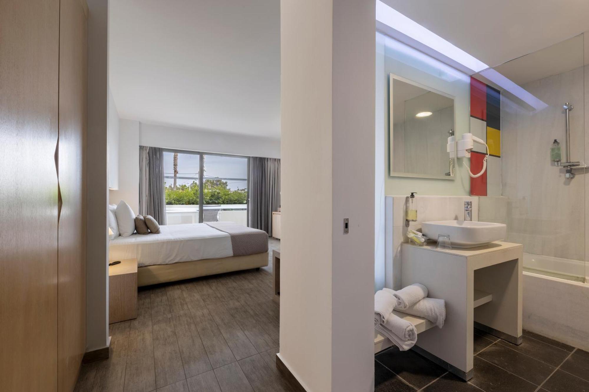 Double or Twin Room Garden View