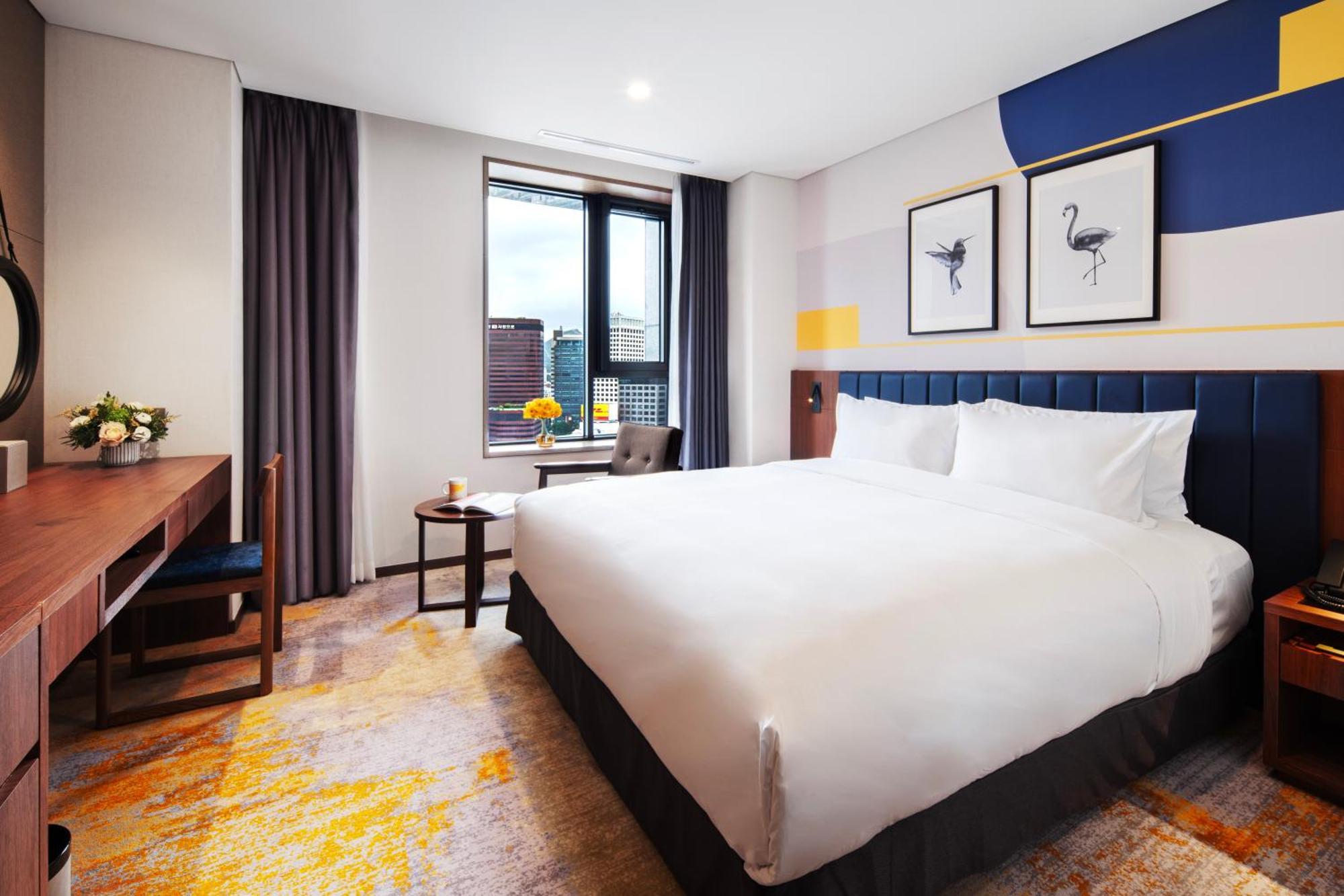 Deluxe King Room City View