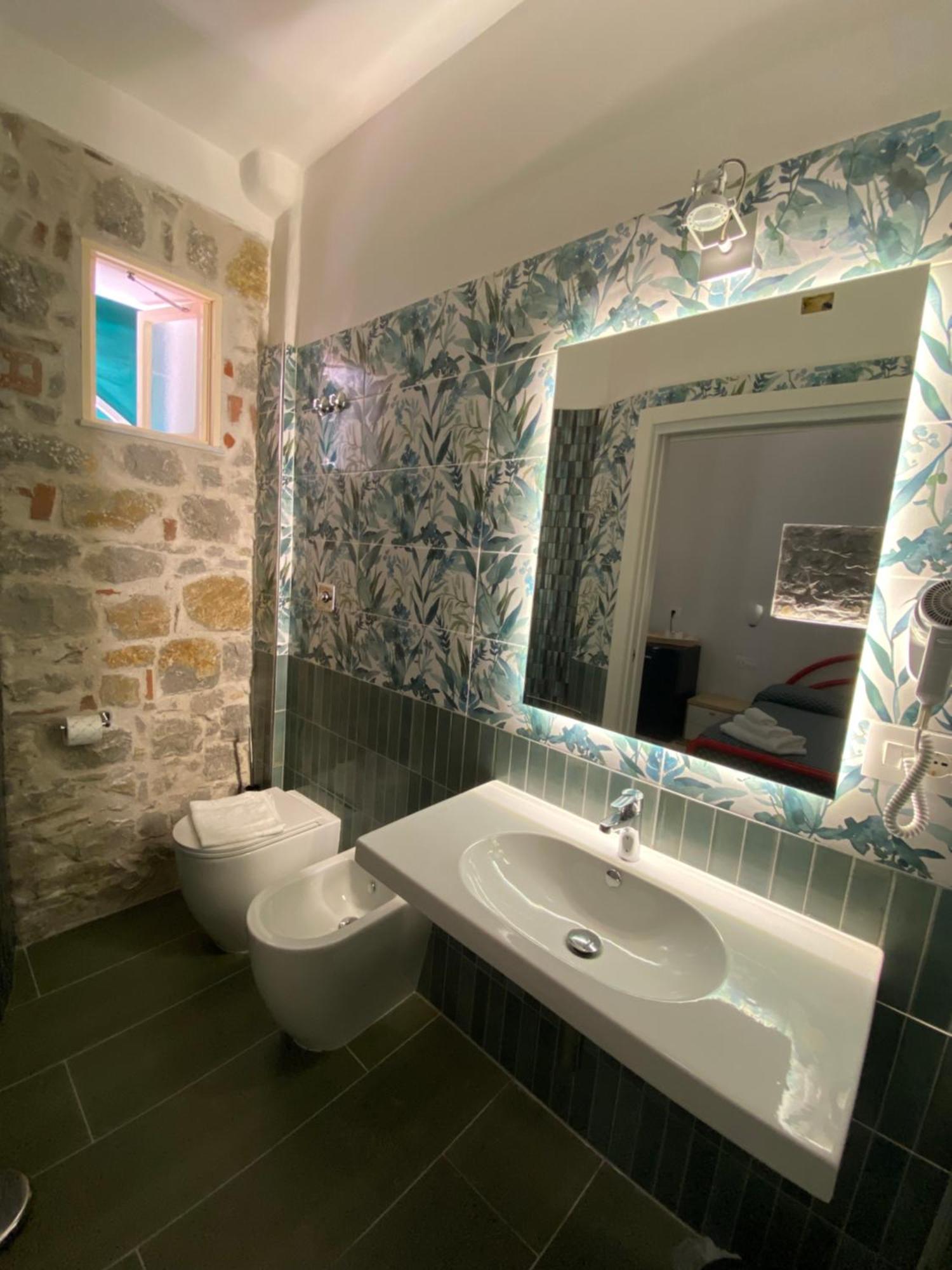 Standard Suite,1697793819:JPEG