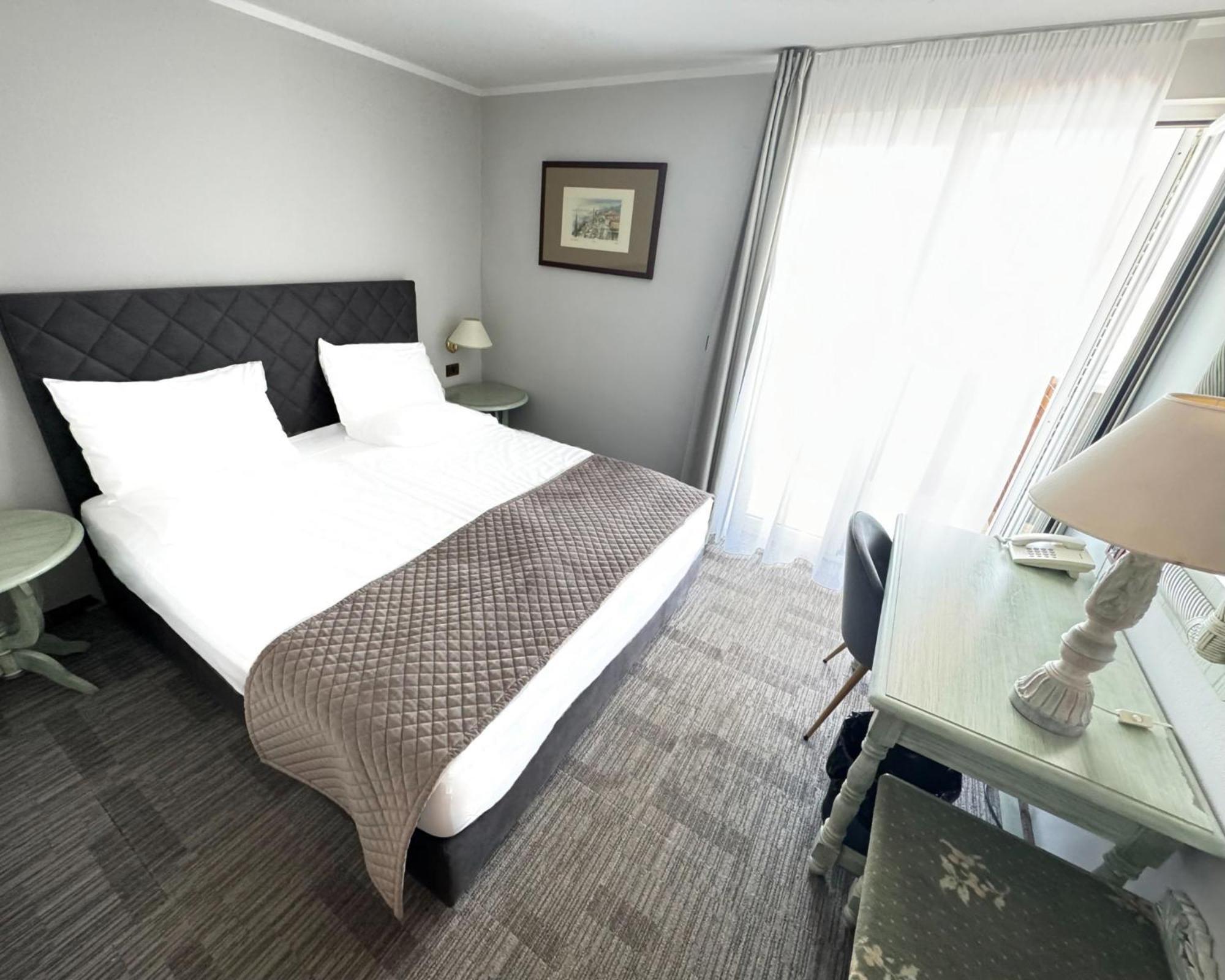 Double or Twin Room Sea View