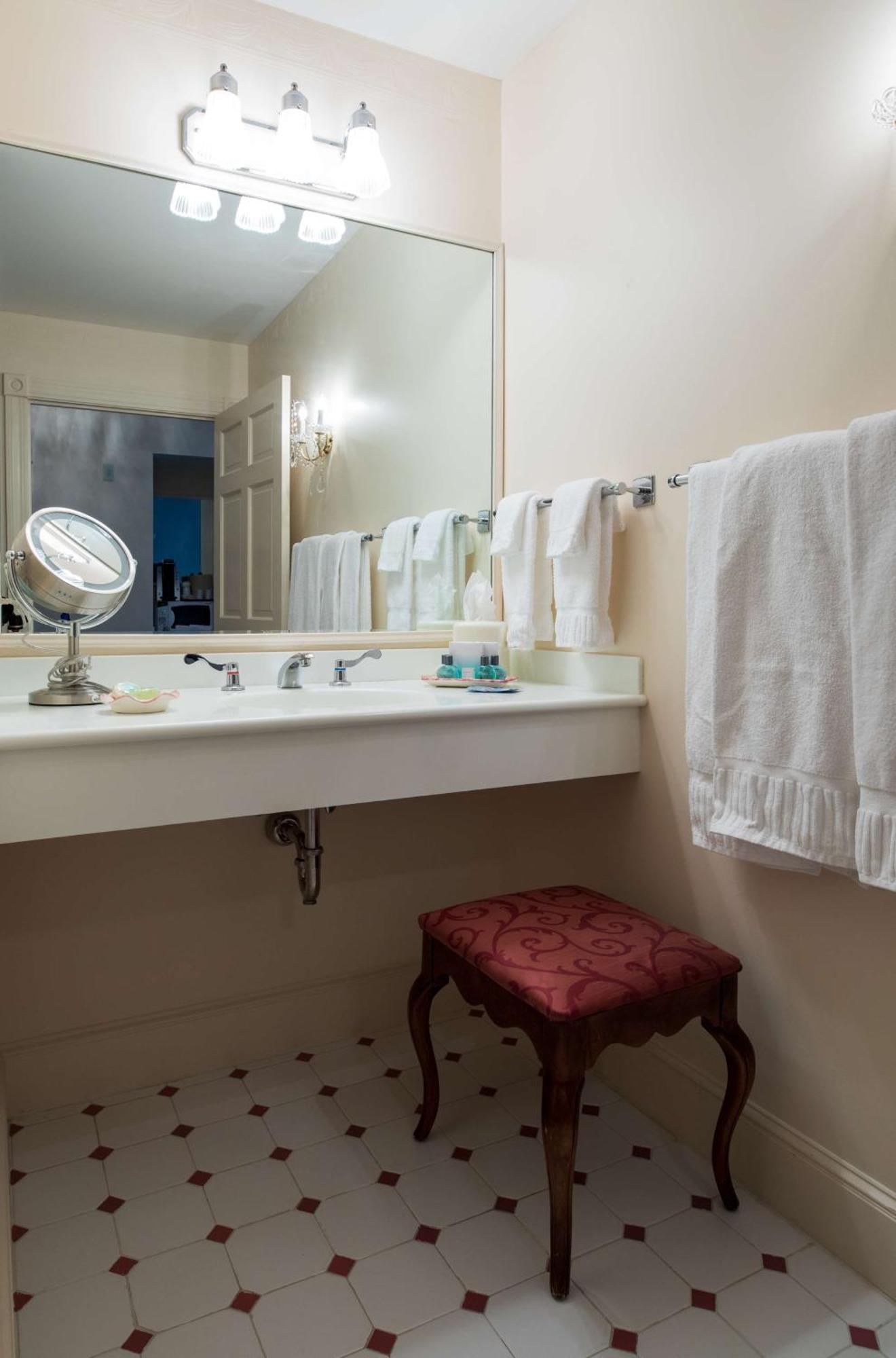 Mizzentop | Fireplace | ADA-Friendly | 1st Floor