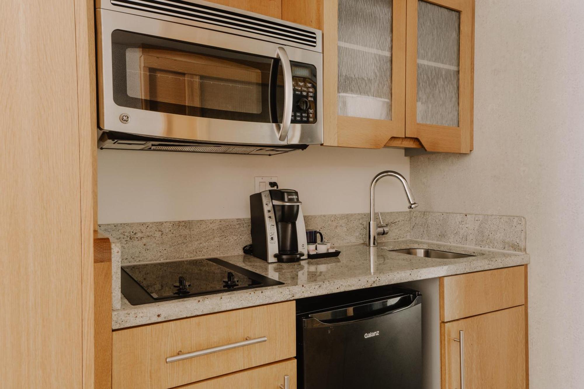 Deluxe 2 Room Suite with Kitchenette,1604081170:JPEG