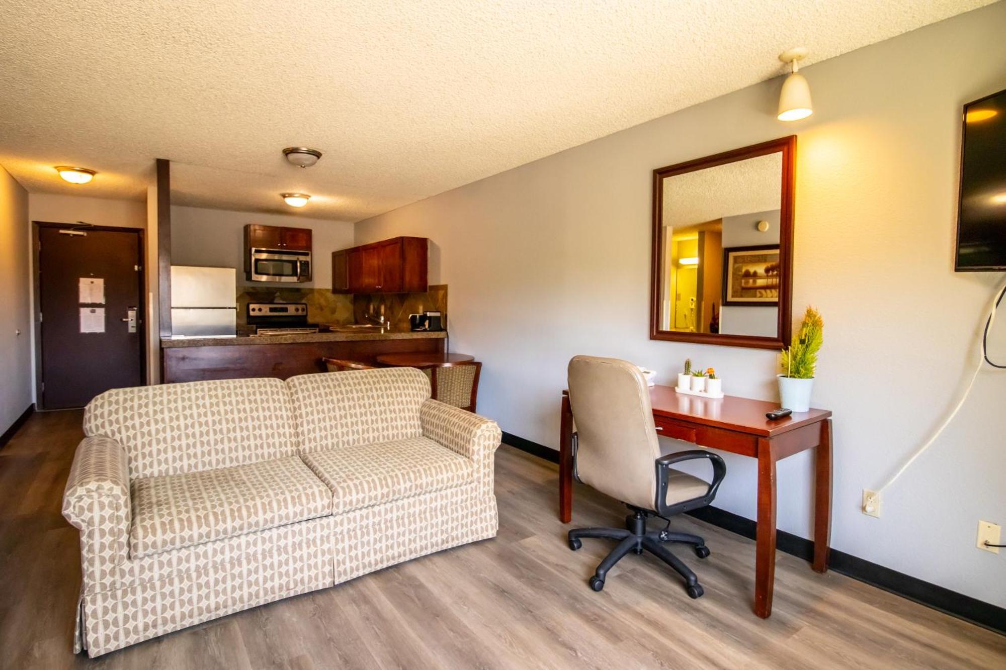 Executive Suite,1604089881:JPEG