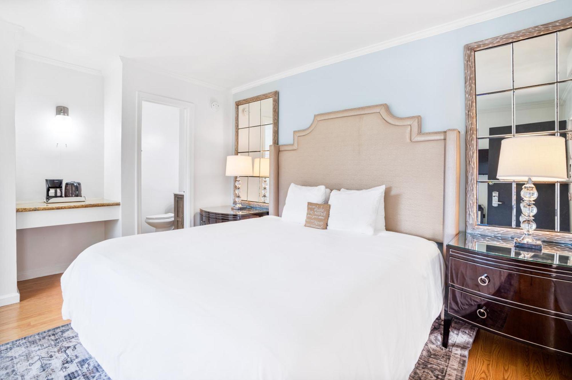 King Room,1604107168:JPEG