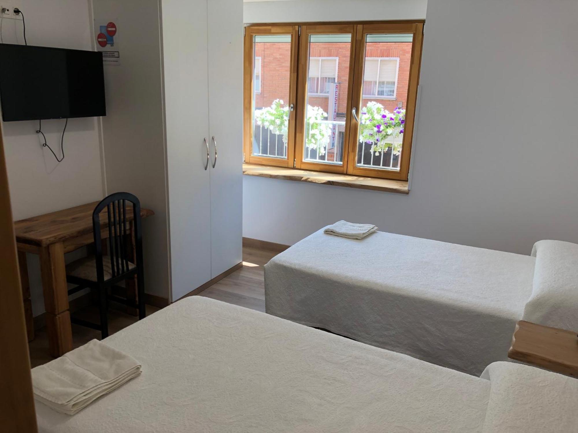 Twin Room Private Bathroom