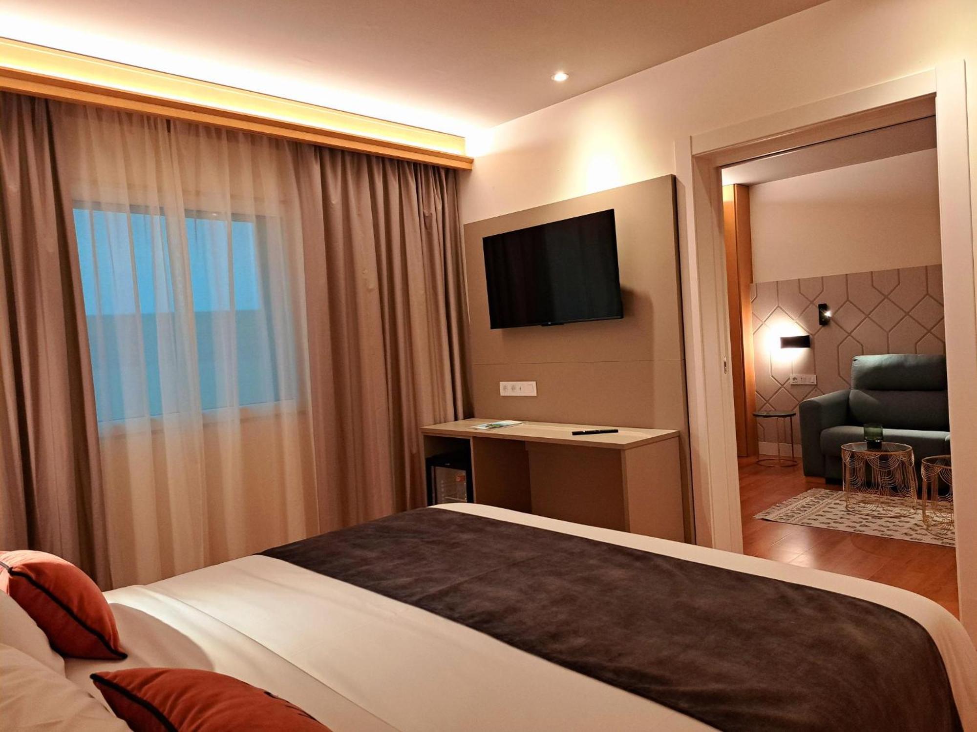 Standard Double Suite,1604764813:JPEG