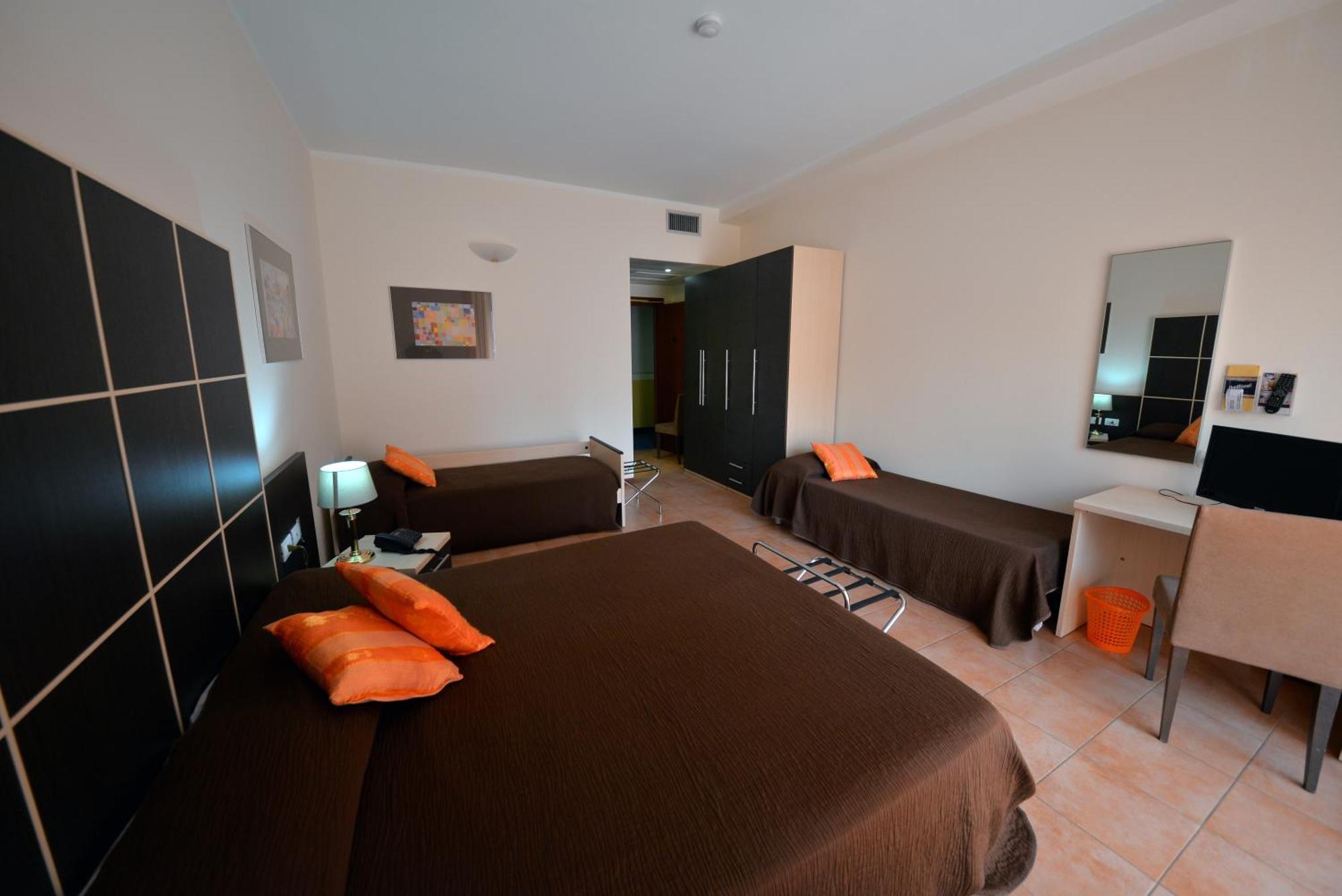 Family Room,1604766158:JPEG
