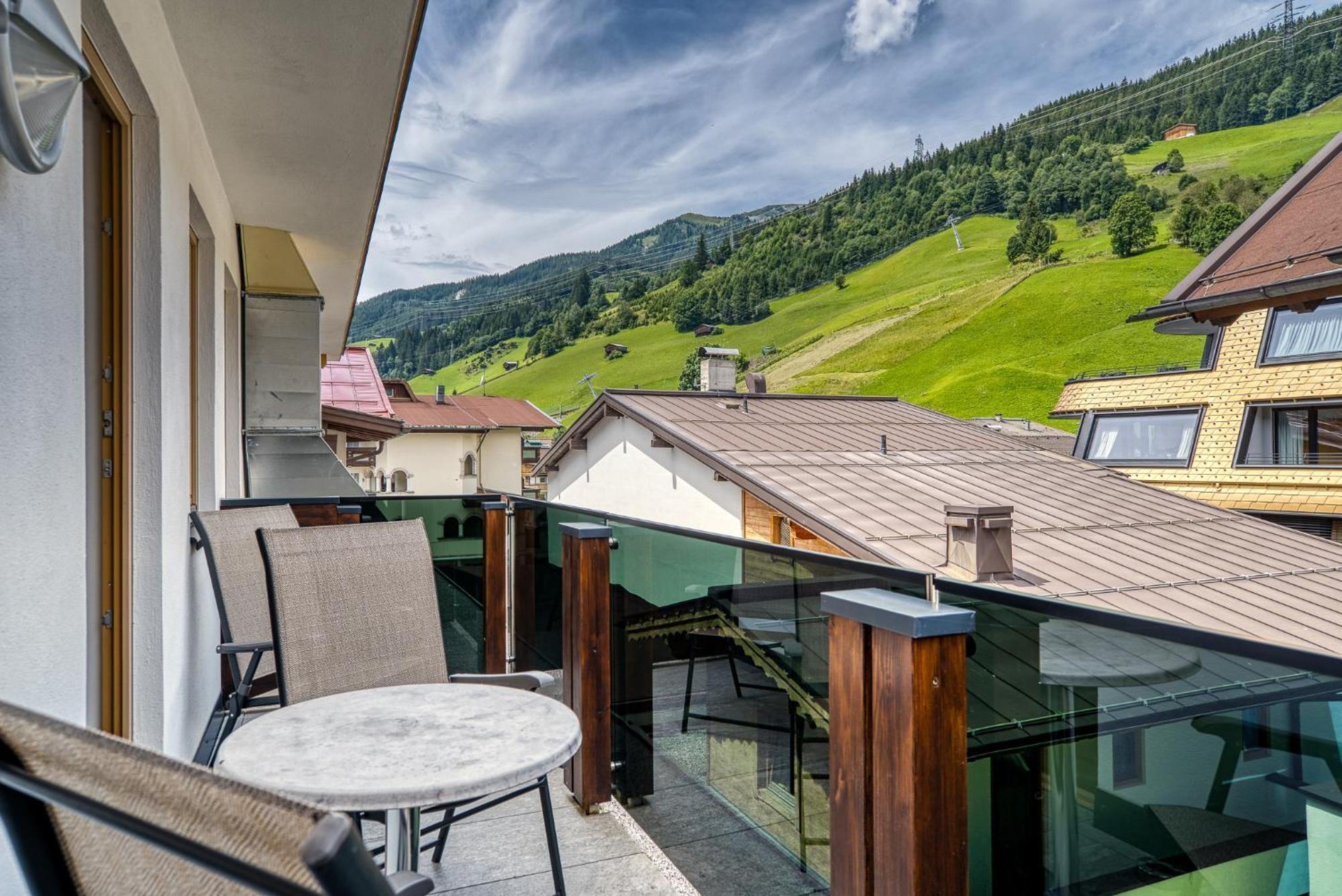 Studio Balcony,1604768920:JPEG