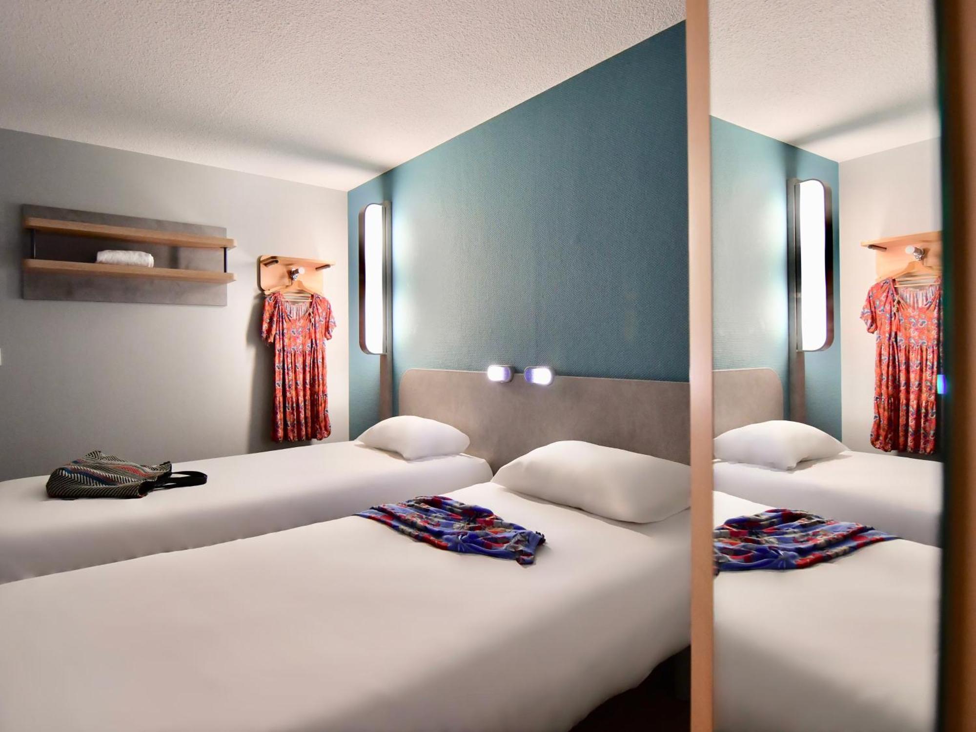 Twin Room,1731392439:JPEG