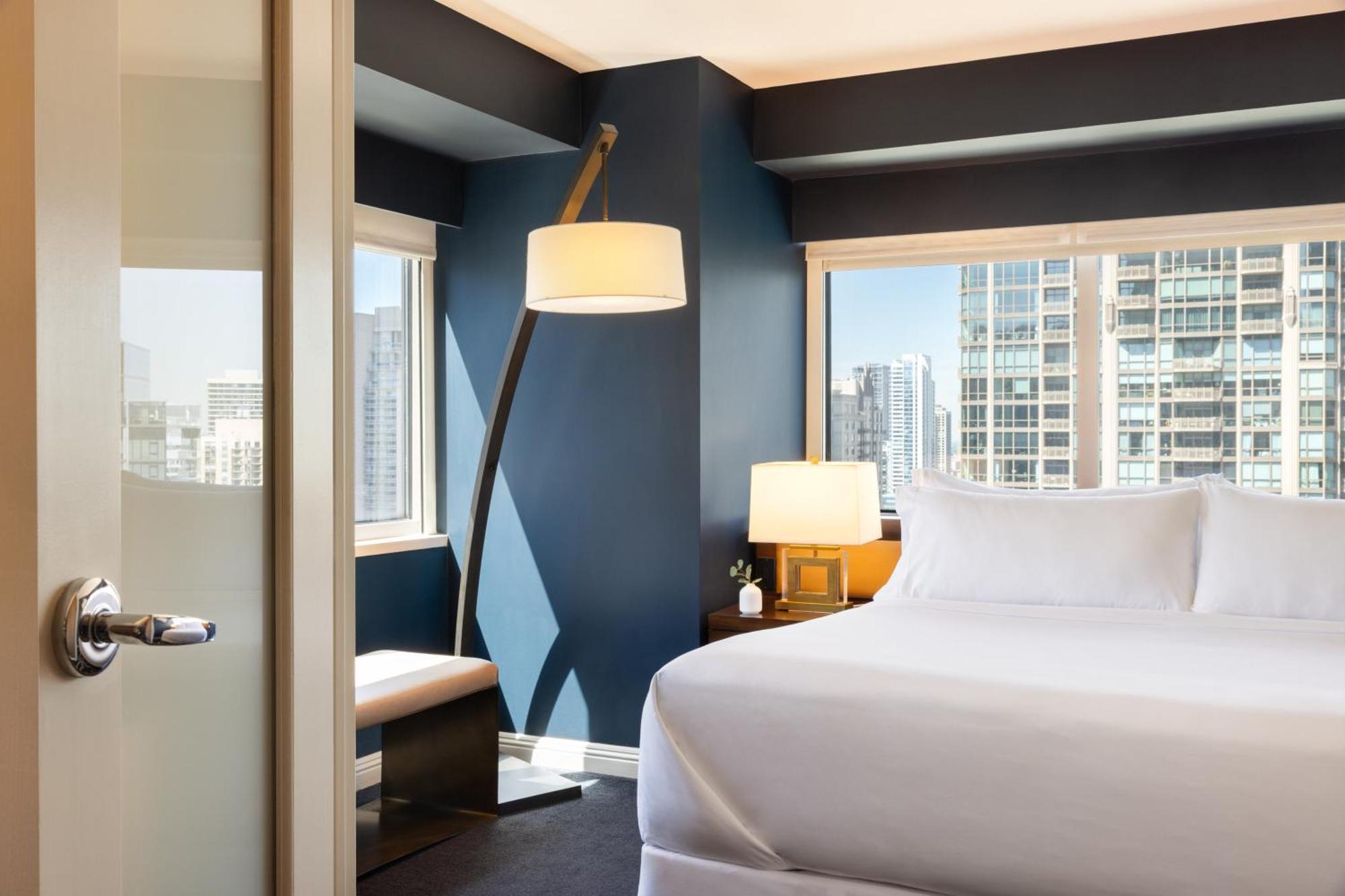 Corner Suite 1 King Bed