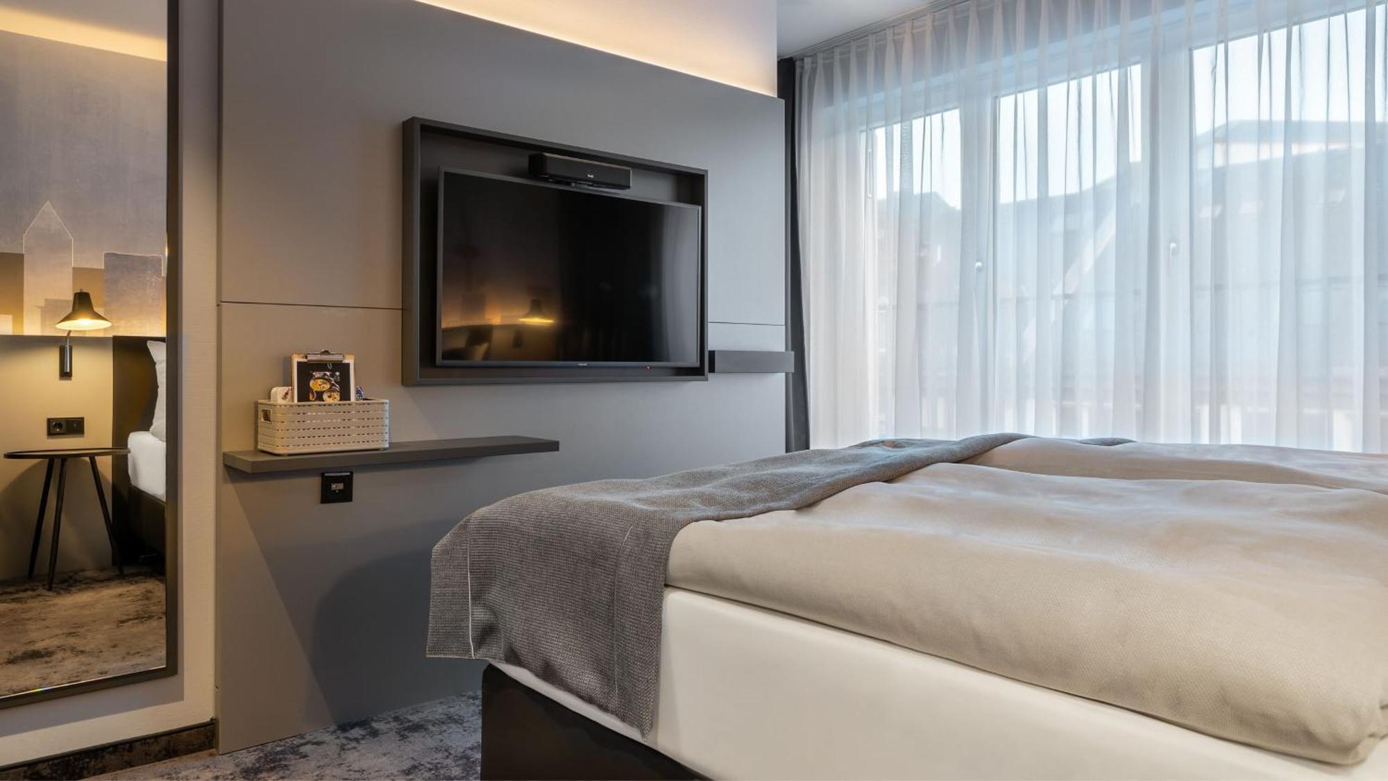 Standard Queen Room