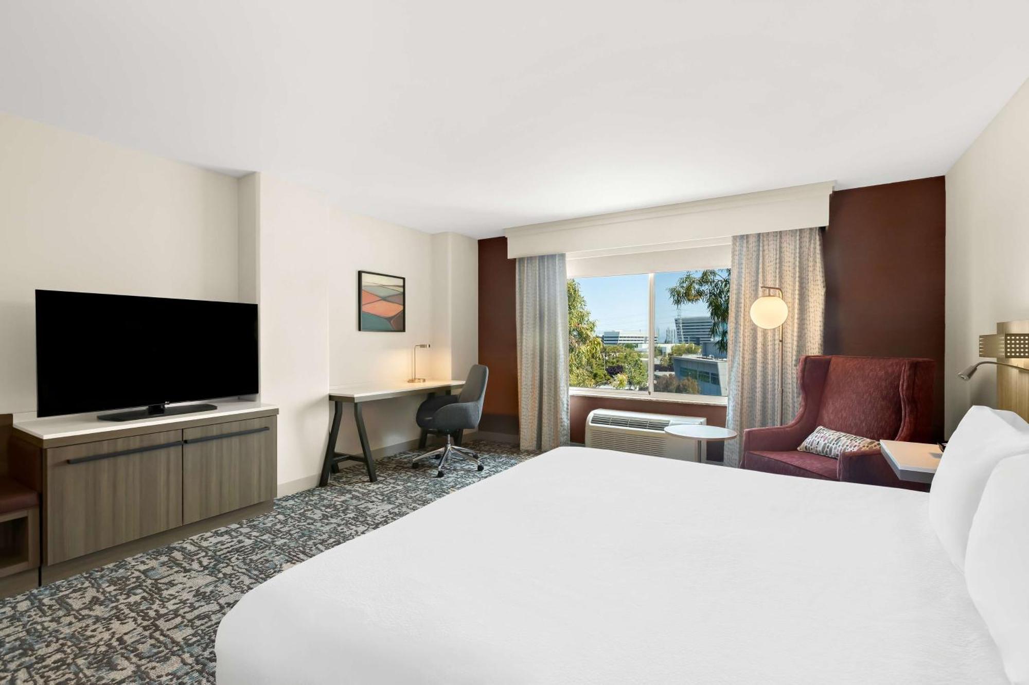 King Room with Tub - Mobility and Hearing Access