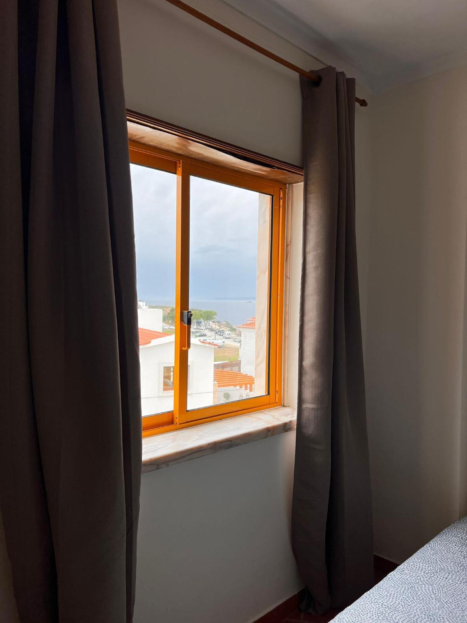 Quarto Twin com Casa de Banho Partilhada