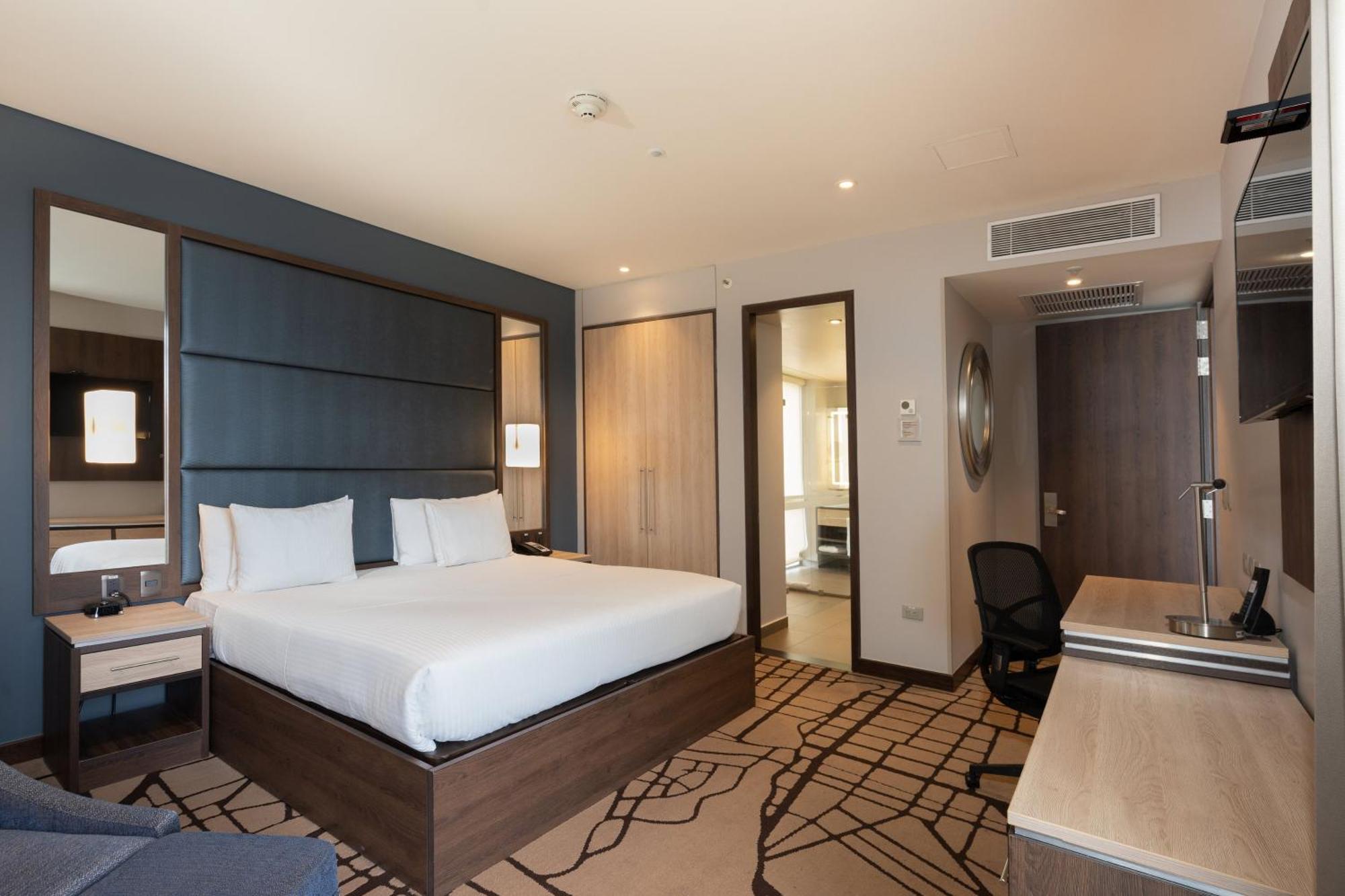 One-Bedroom King Suite