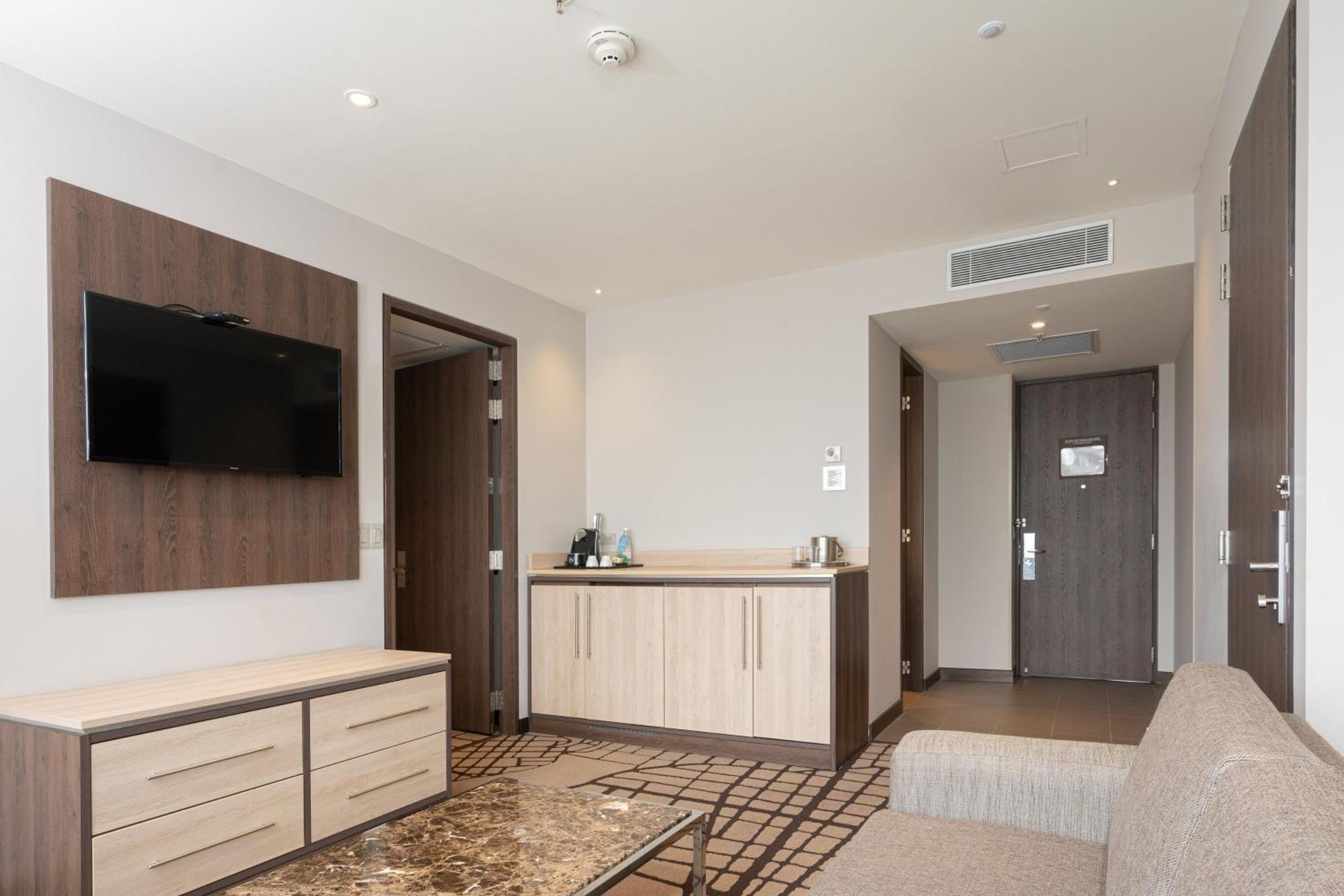 One-Bedroom King Suite