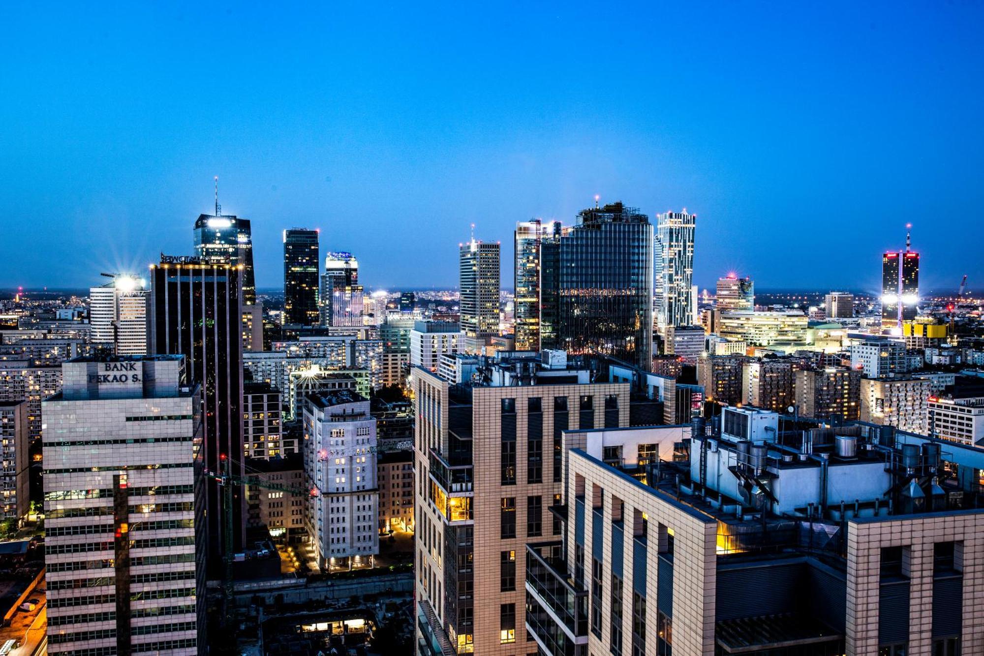 Deluxe King Room City View