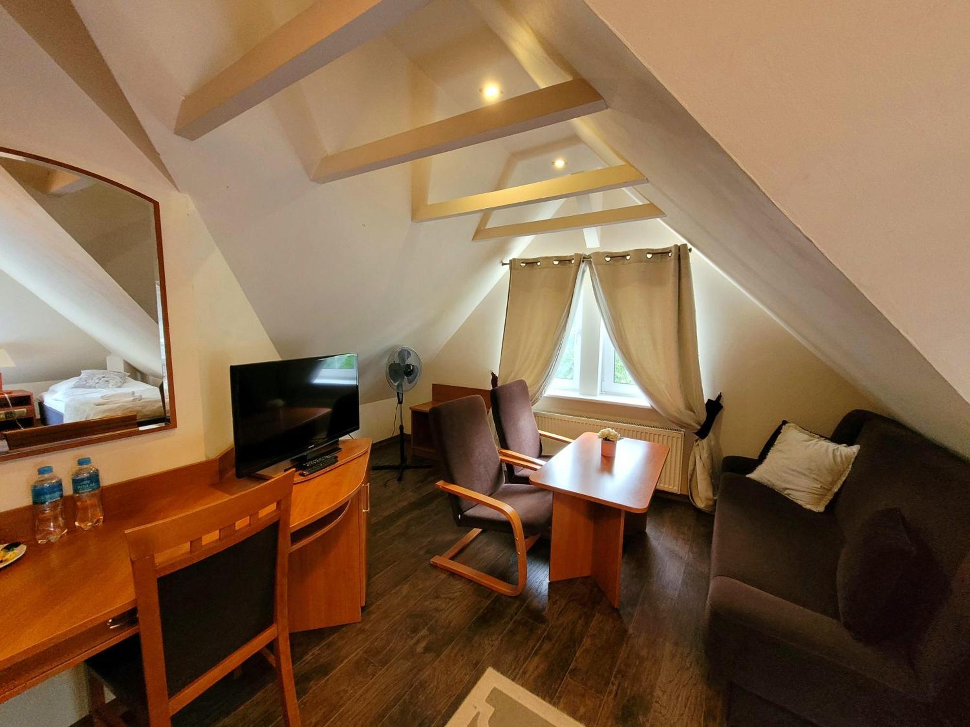Twin Room Attic