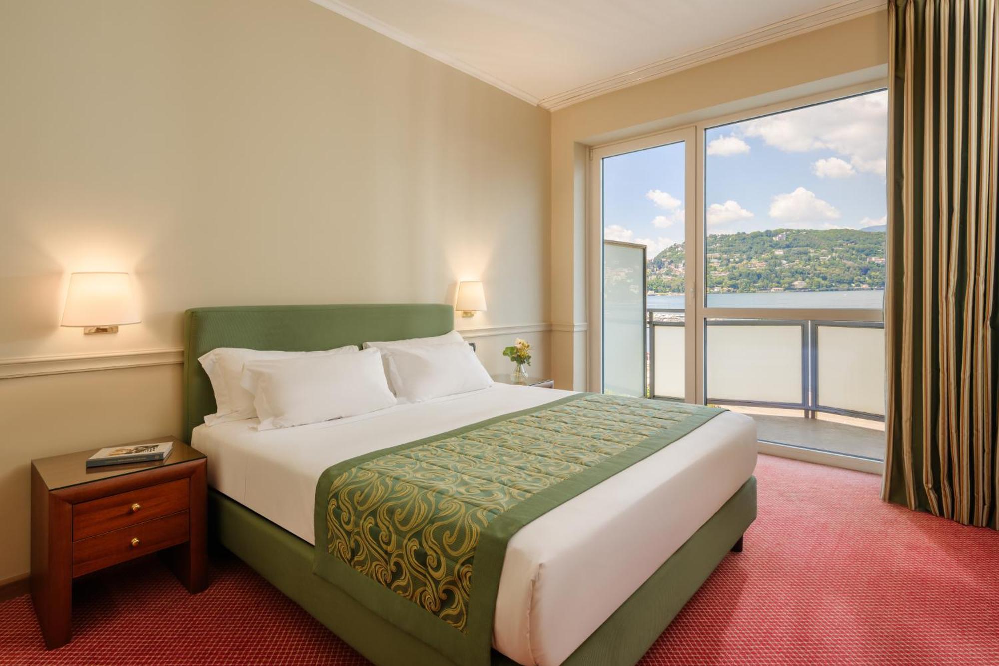 Double or Twin Room Lake View