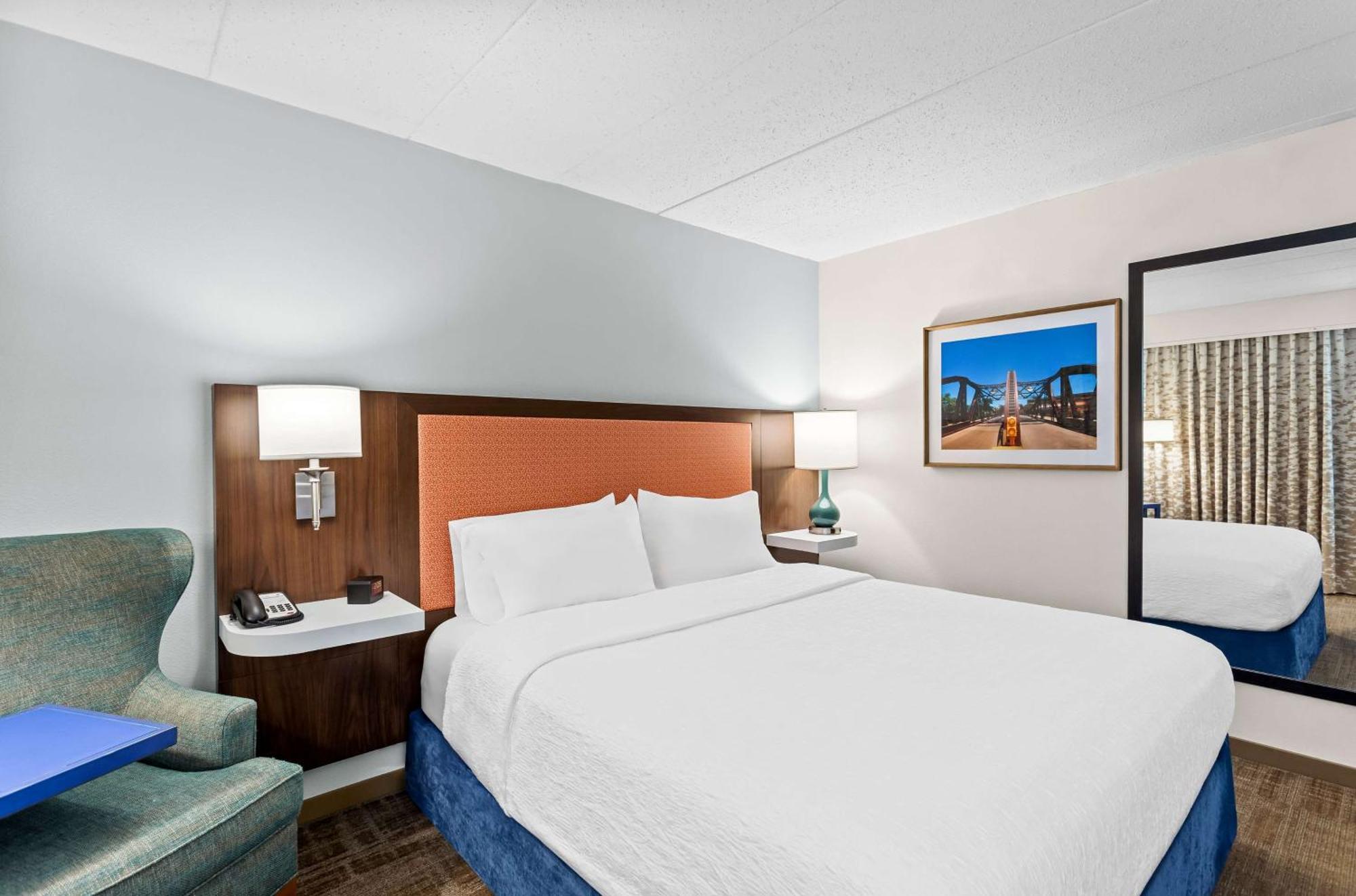 King Room Accessible Tub Mobility Hearing Access or Non-Smoking