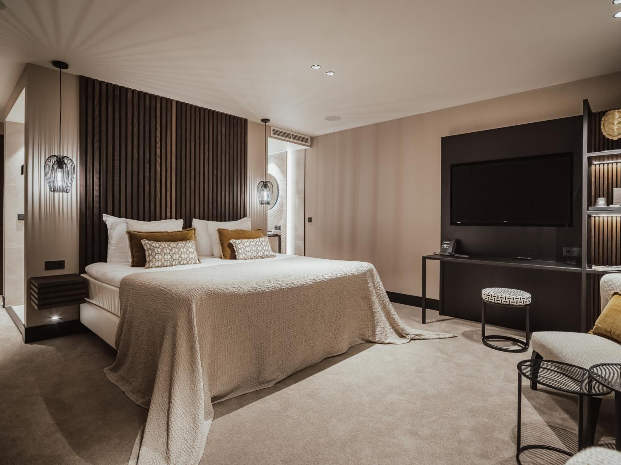 Deluxe Double Room Bath