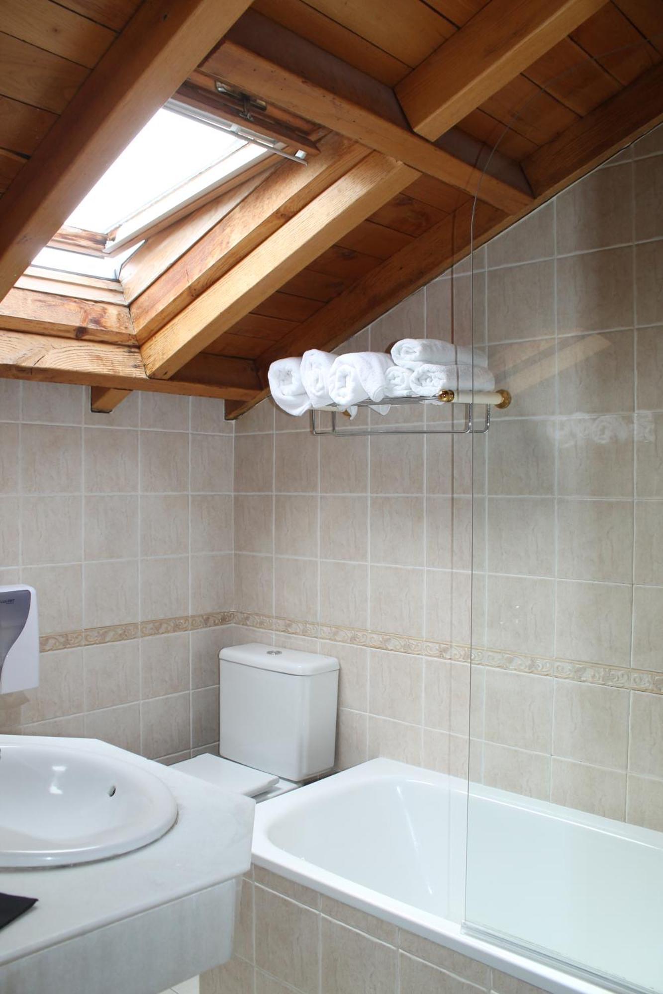Triple Room,1629402305:JPEG