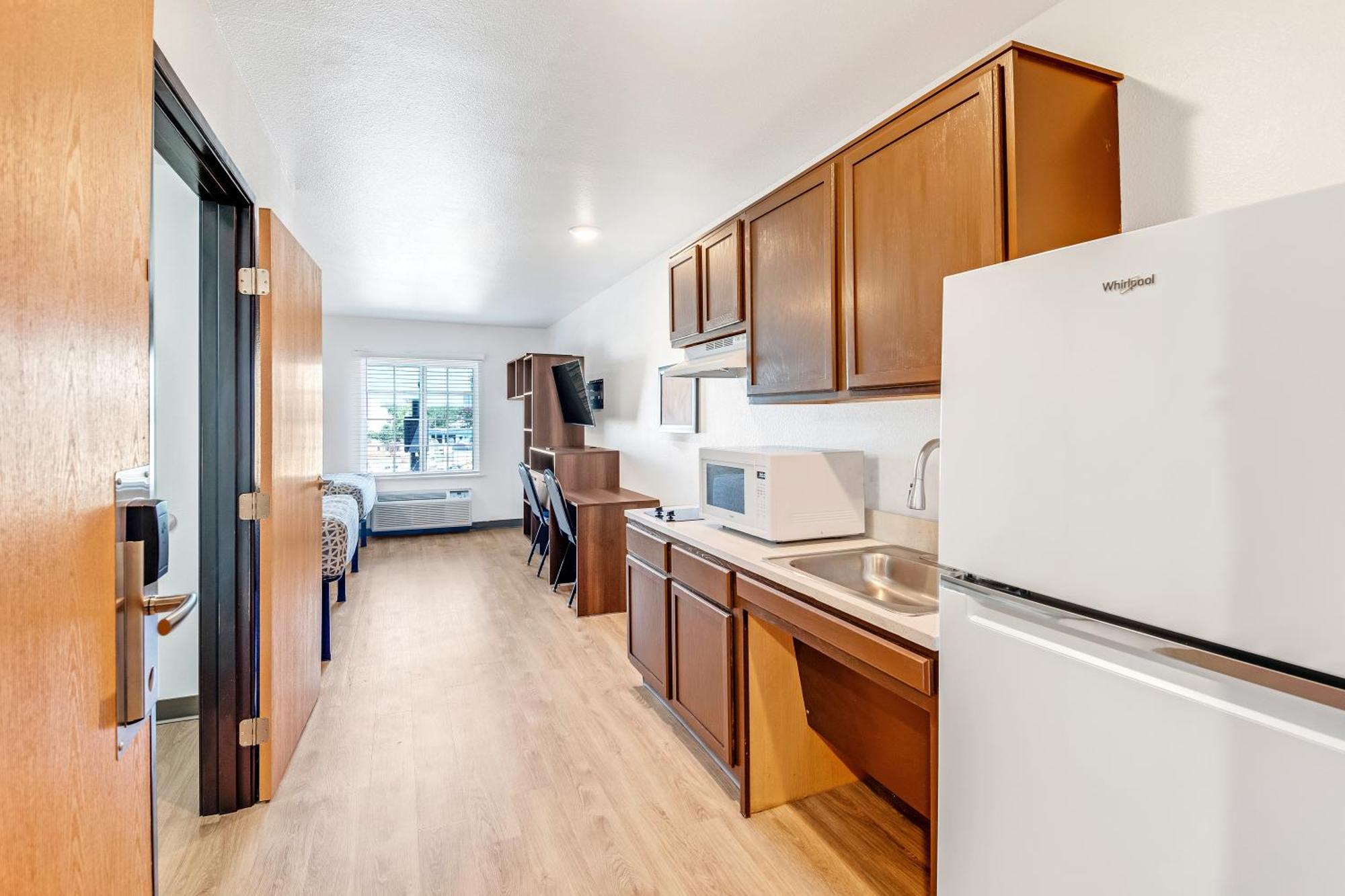 Double Suite Two Double Beds Tub Disability Access or Non Smoking