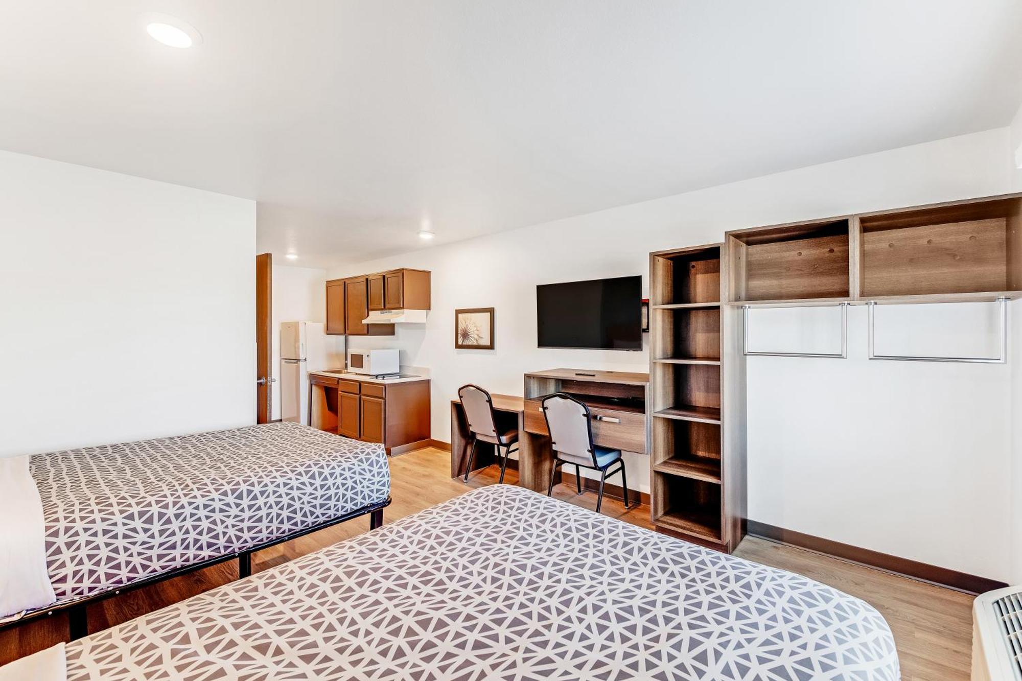 Double Suite Two Double Beds Tub Disability Access or Non Smoking