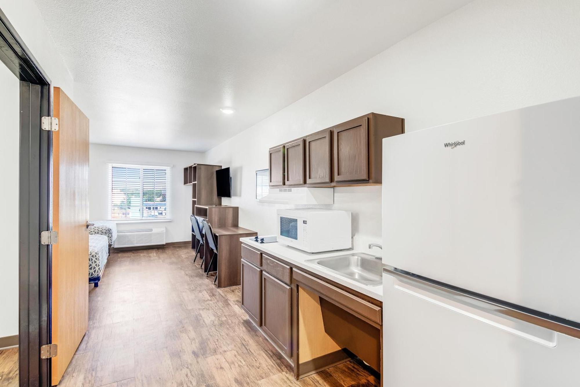 Double Suite Two Double Beds Tub Disability Access or Non Smoking