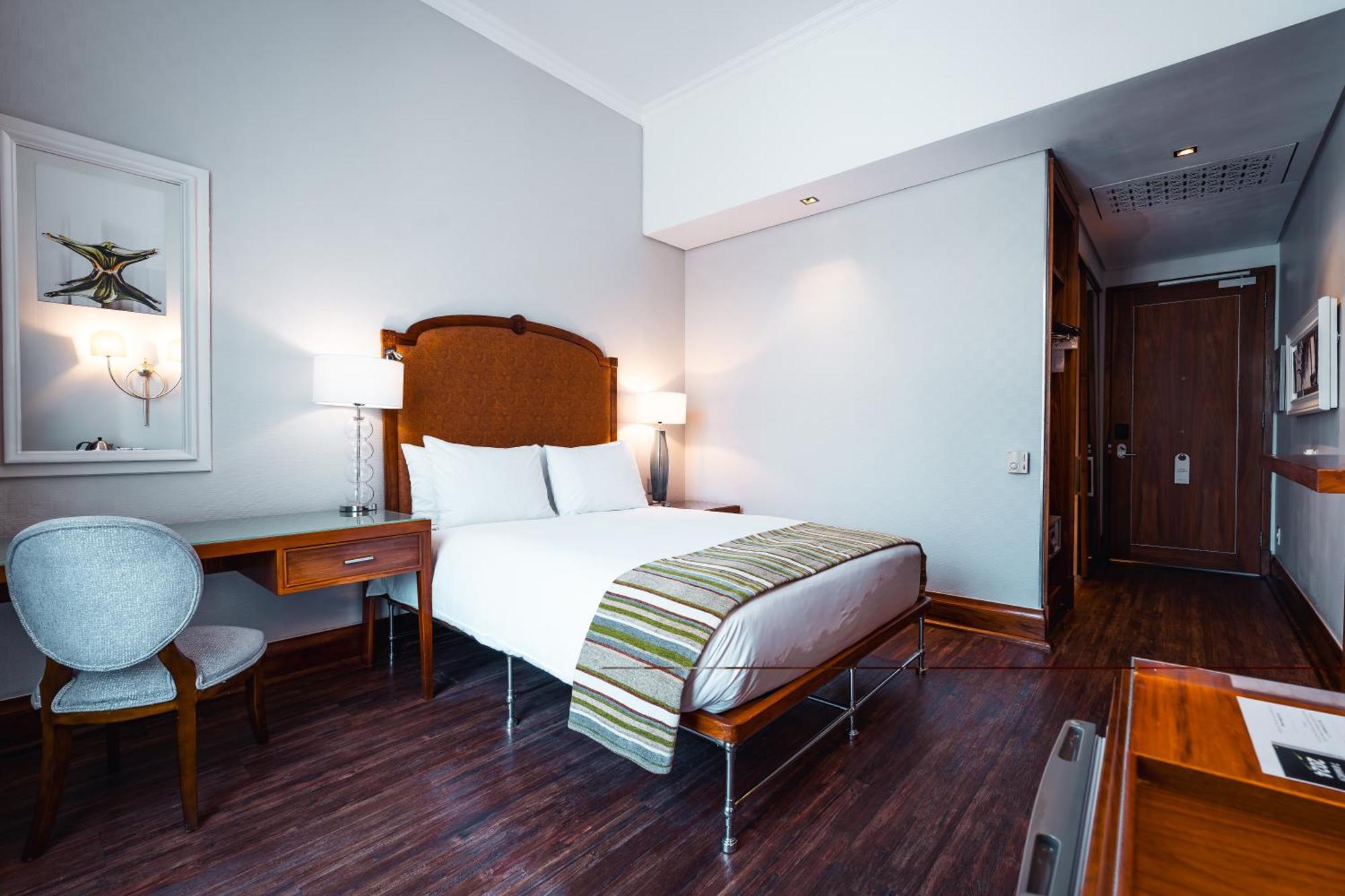 Queen Room,1605420884:JPEG