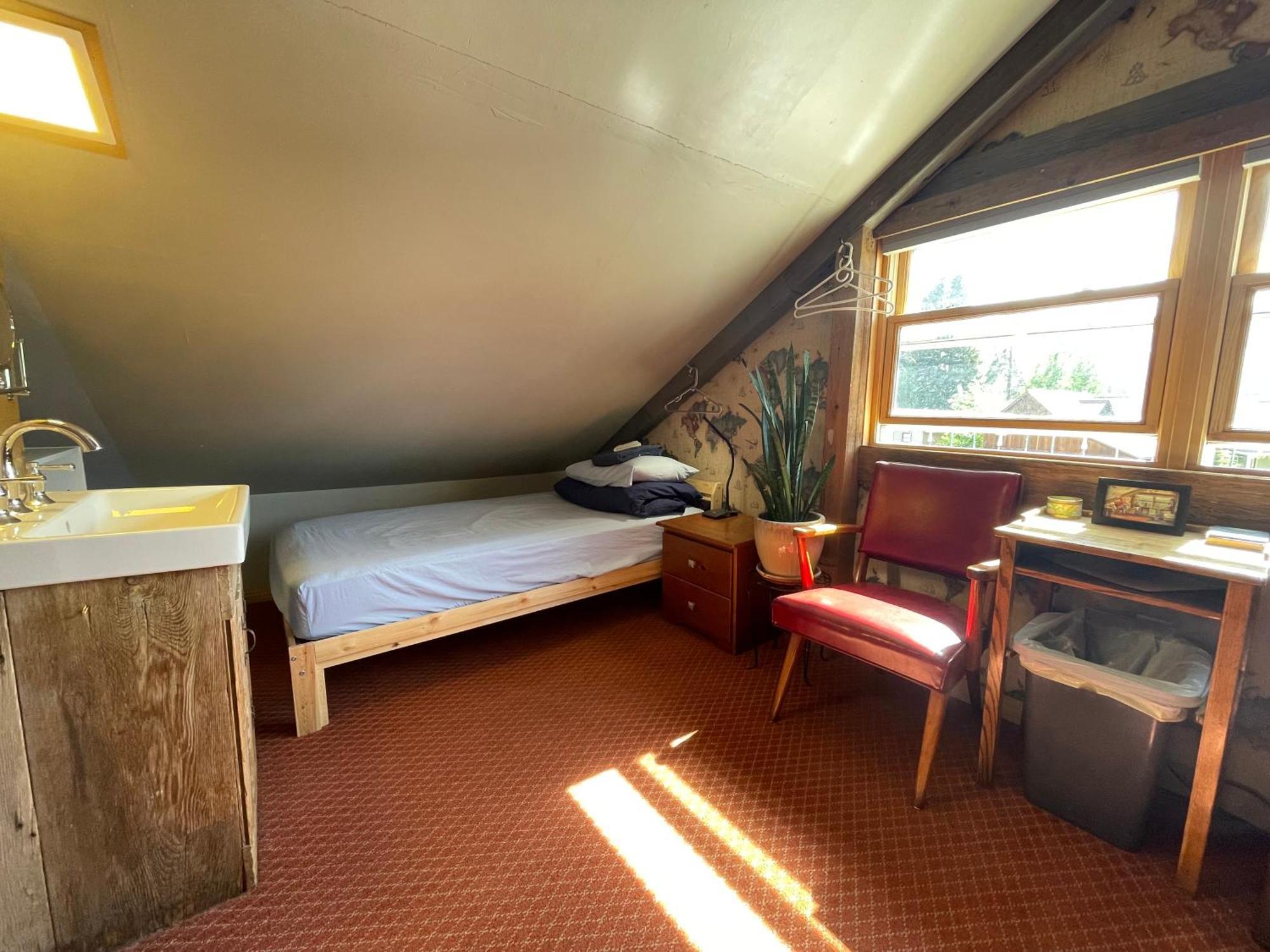 Bed 8-Bed Mixed Dormitory Room
